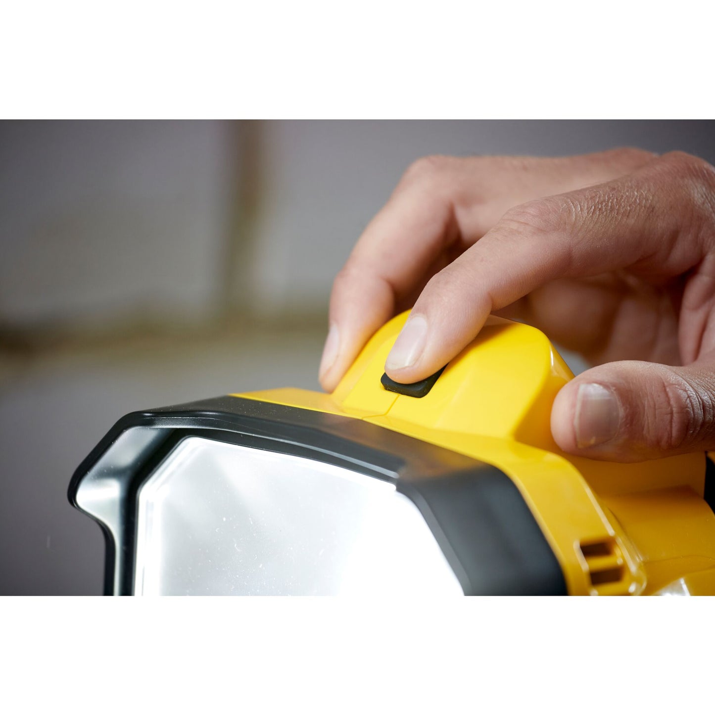 STANLEY FATMAX SFMCL030B-XJ Luz de área V20, sin pilas ni cargador