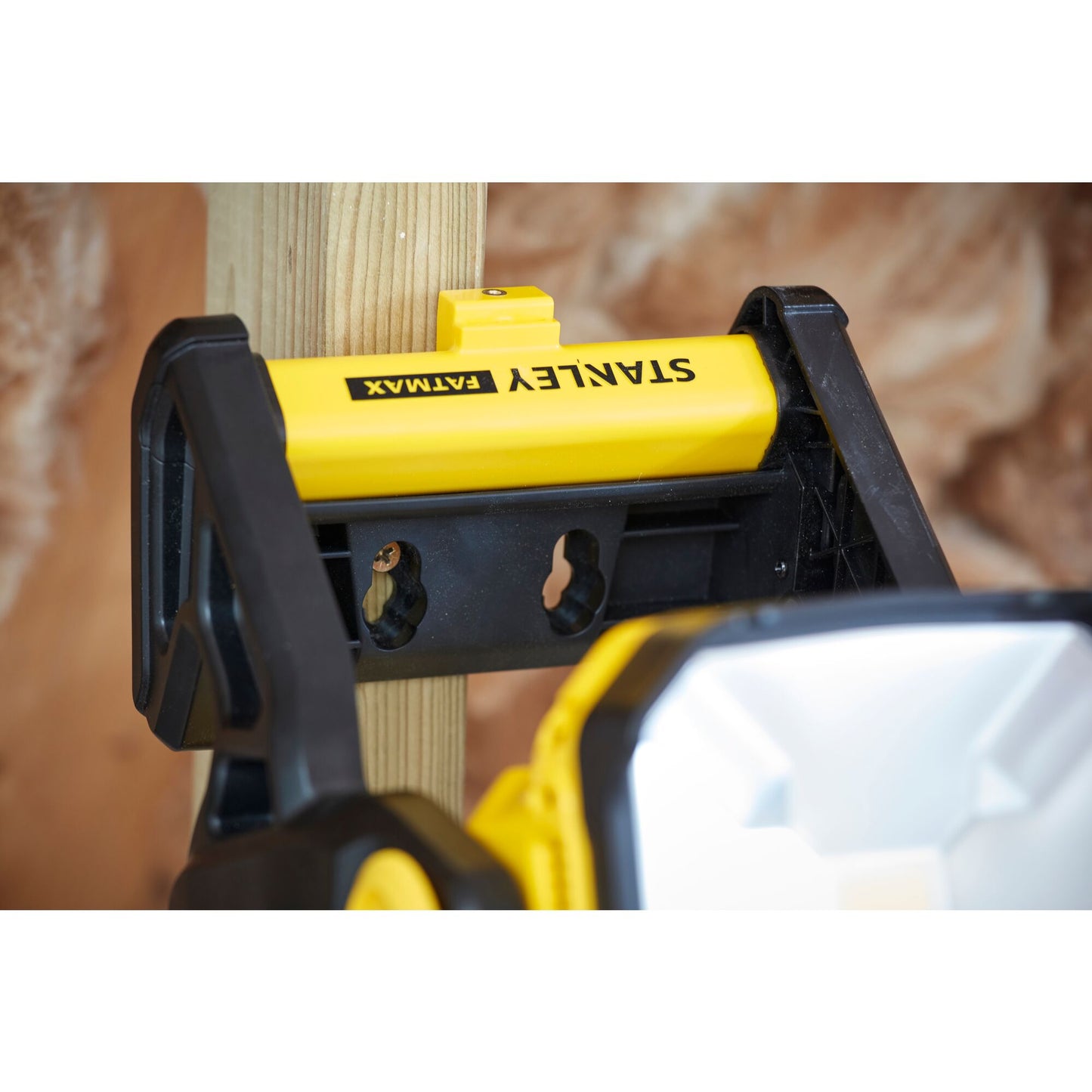 STANLEY FATMAX SFMCL030B-XJ Luz de área V20, sin pilas ni cargador