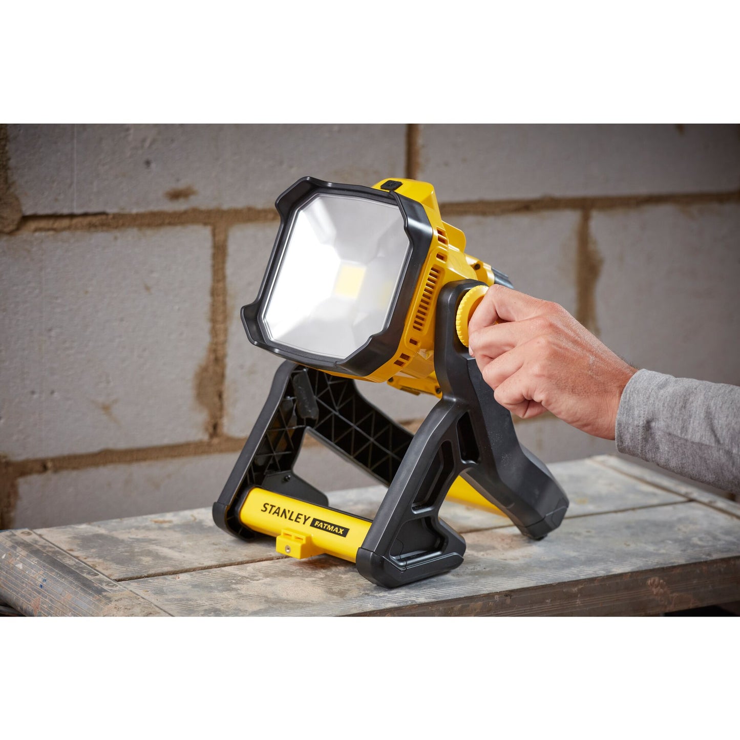 STANLEY FATMAX SFMCL030B-XJ Luz de área V20, sin pilas ni cargador