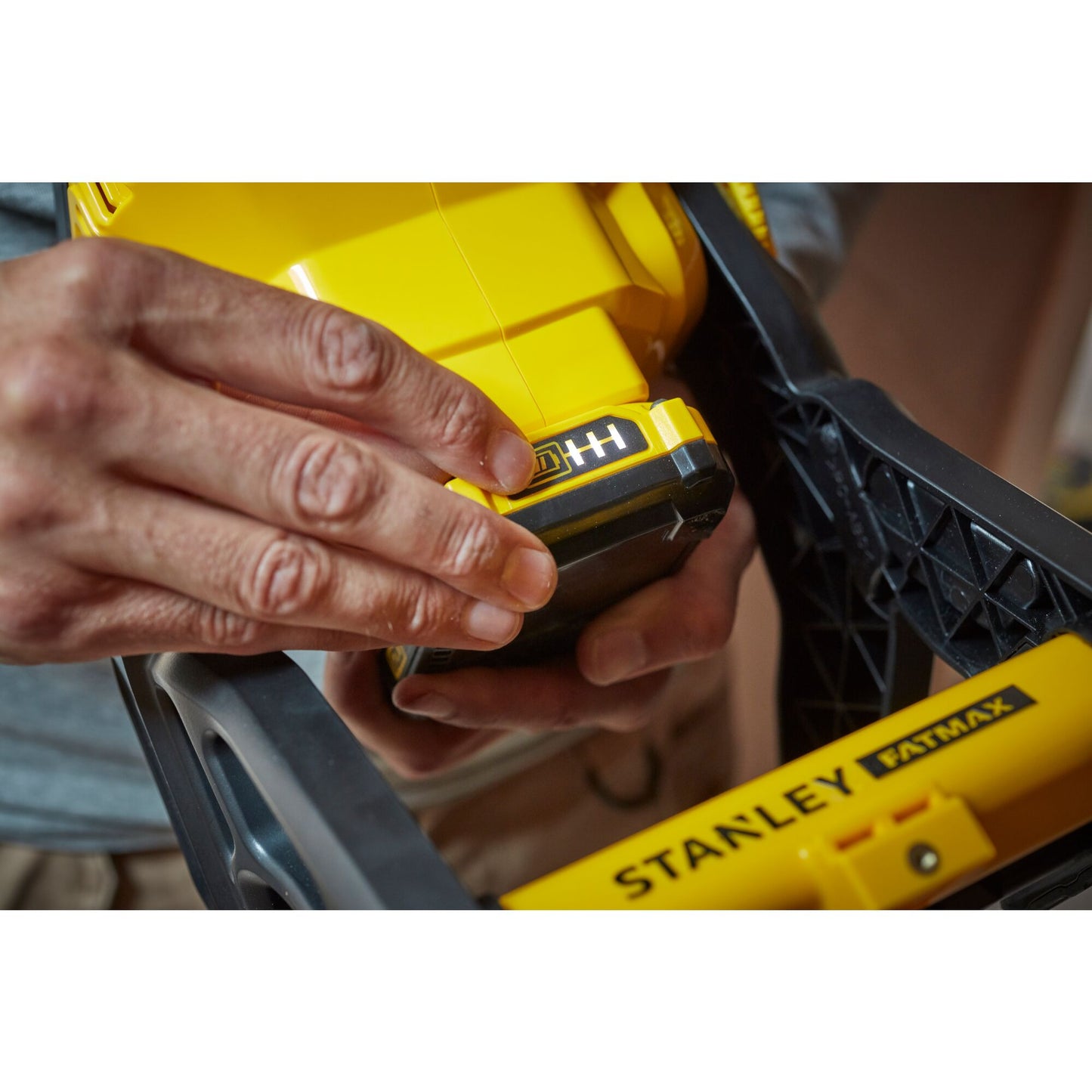 STANLEY FATMAX SFMCL030B-XJ Luz de área V20, sin pilas ni cargador