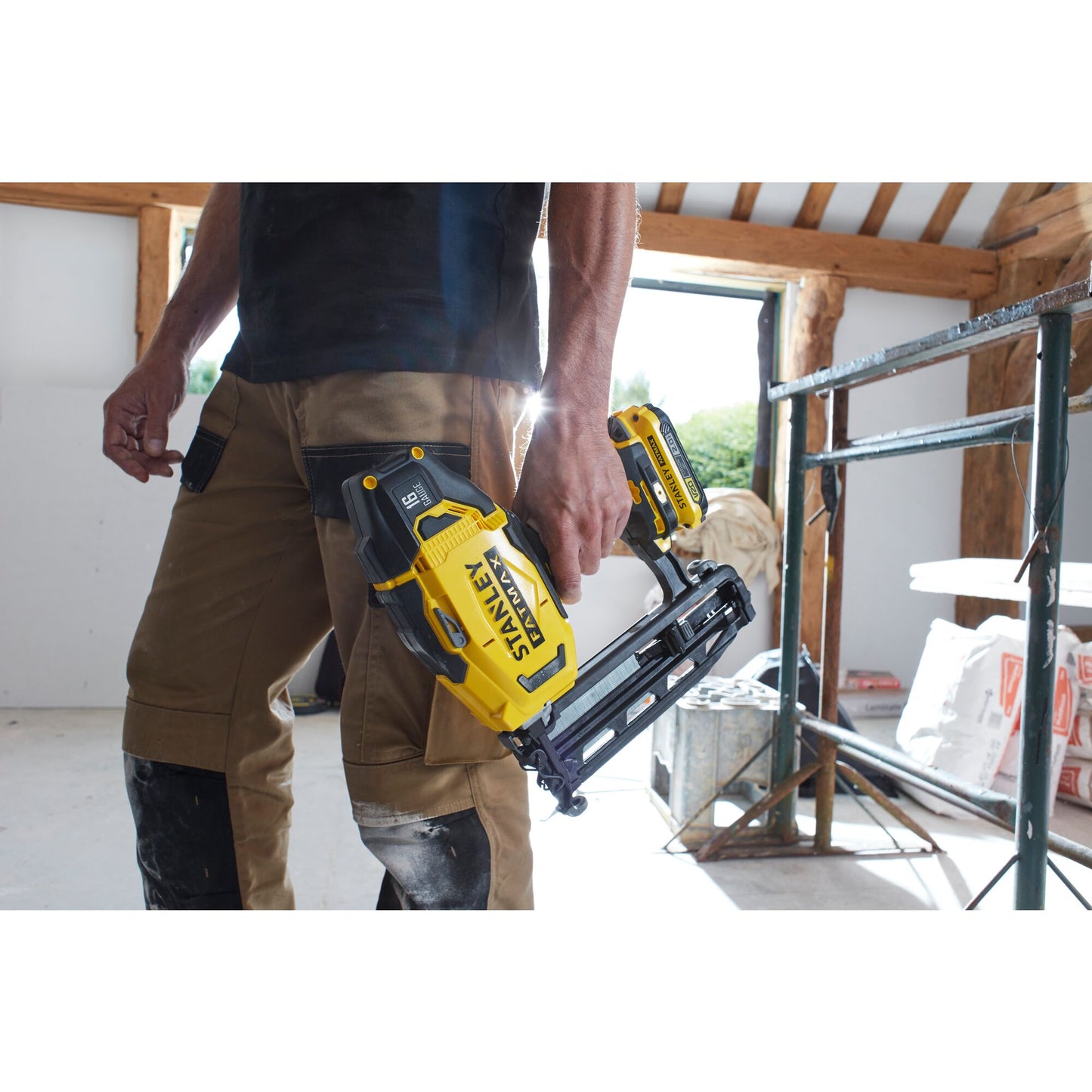 STANLEY FATMAX SFMCN616D2K-QW V20 Cordless 16-Gauge Finishing Nailer with 2 x 2.0Ah Lithium Ion Batteries and Kit Box