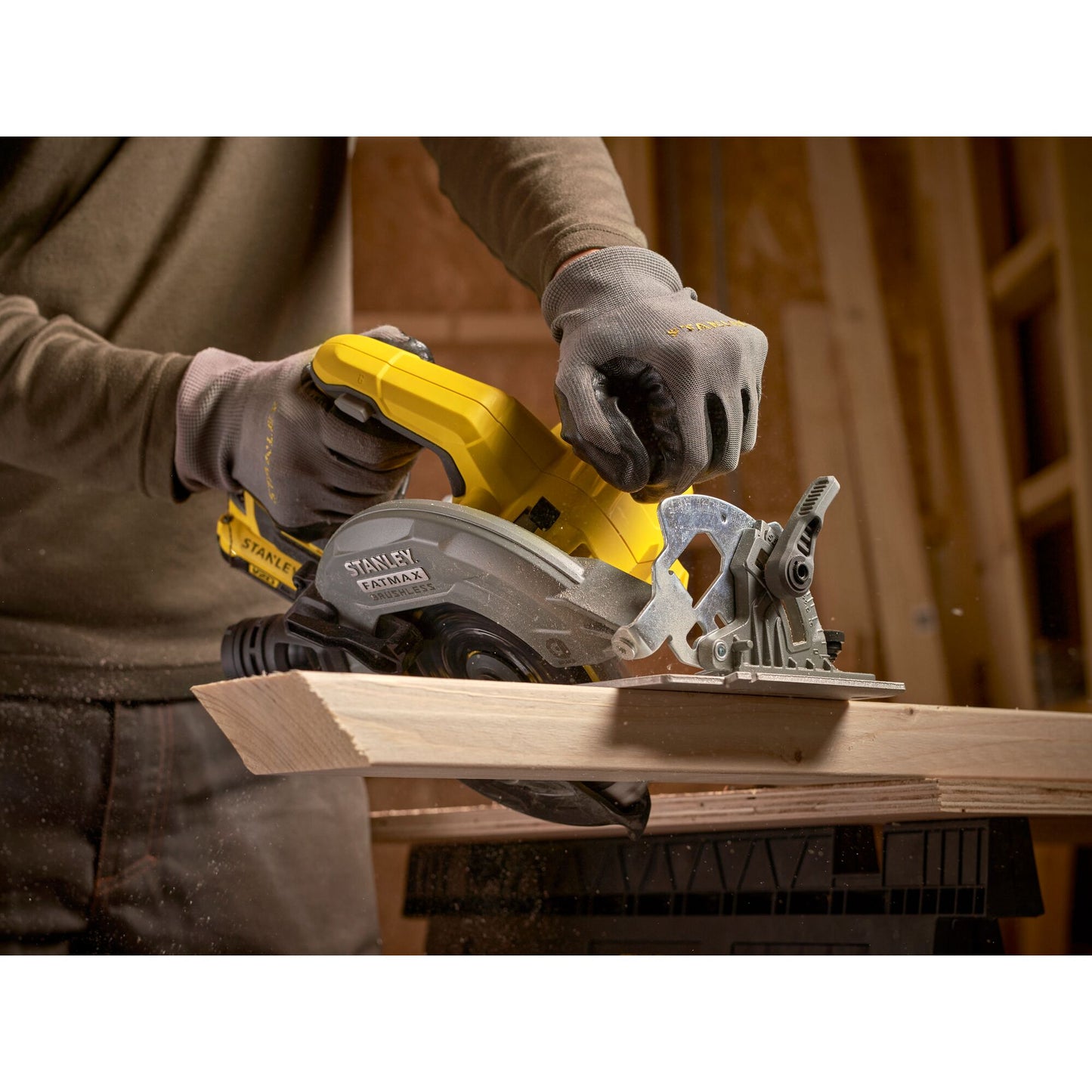 STANLEY FATMAX SFMCS550M2K-QW V20 Cordless Brushless Circular Saw with 2 x 4.0Ah Lithium Ion Battery and Kit Box