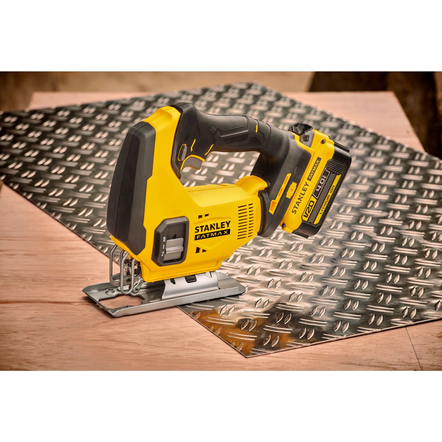 STANLEY FATMAX SFMCS600M2K-QW Seghetto alternativo V20, 2 batterie 18V 4.0Ah