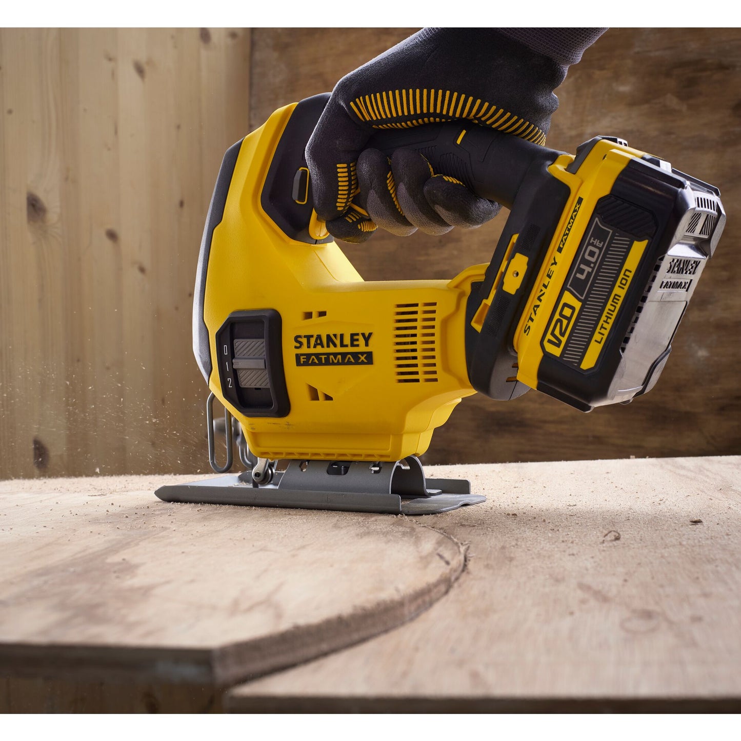 STANLEY FATMAX SFMCS600M2K-QW Seghetto alternativo V20, 2 batterie 18V 4.0Ah