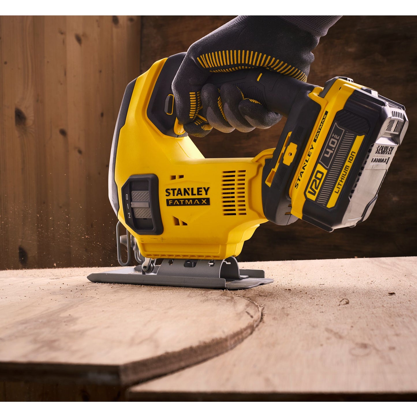 STANLEY FATMAX SFMCS600M2K-QW Seghetto alternativo V20, 2 batterie 18V 4.0Ah