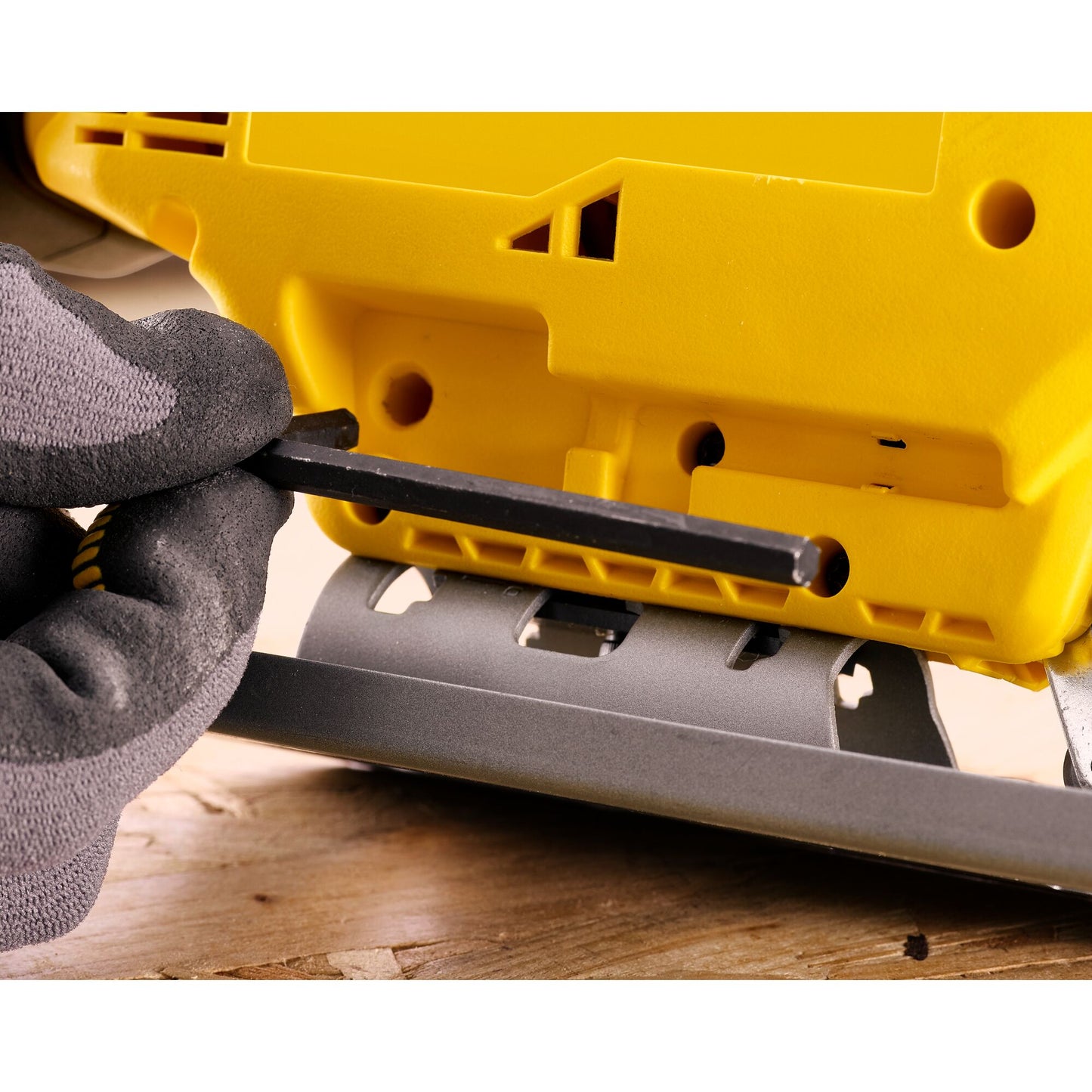 STANLEY FATMAX SFMCS600M2K-QW Seghetto alternativo V20, 2 batterie 18V 4.0Ah