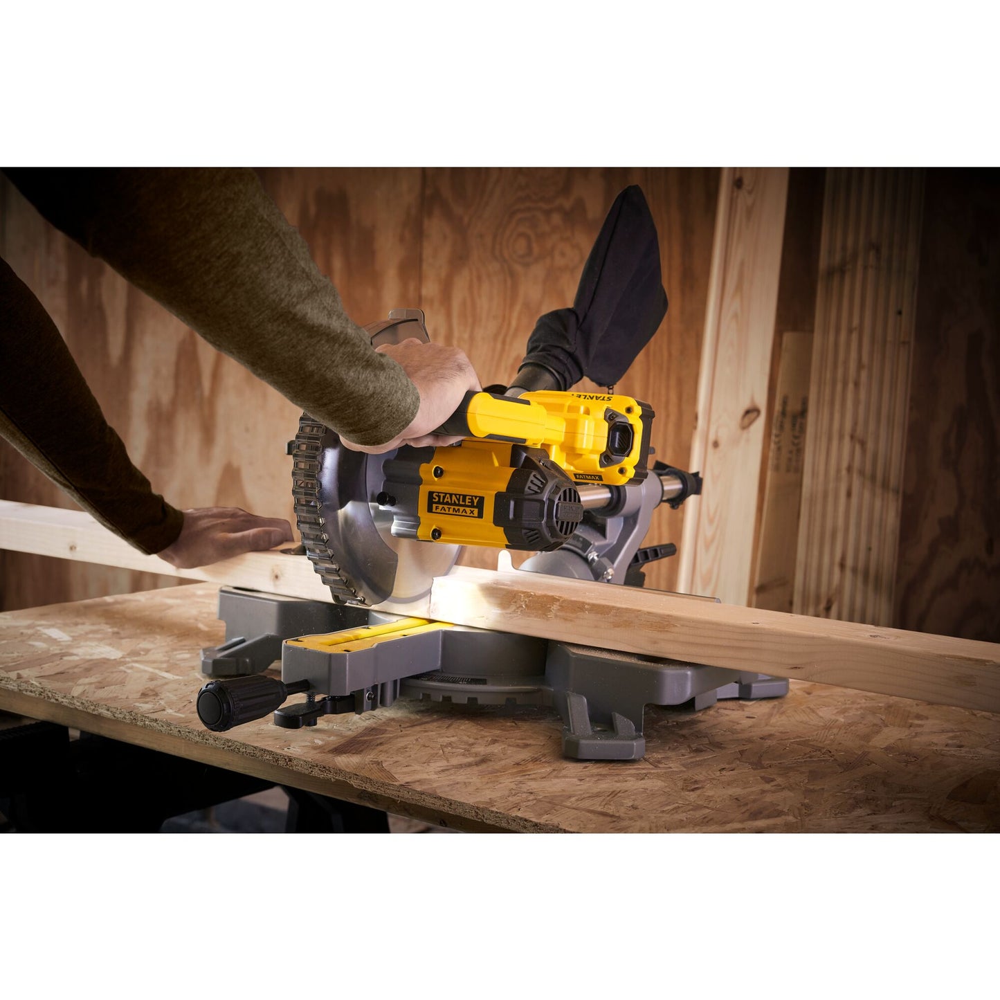 STANLEY FATMAX SFMCS701M1-QW Troncatrice V20, 1 batteria 18V 4,0Ah