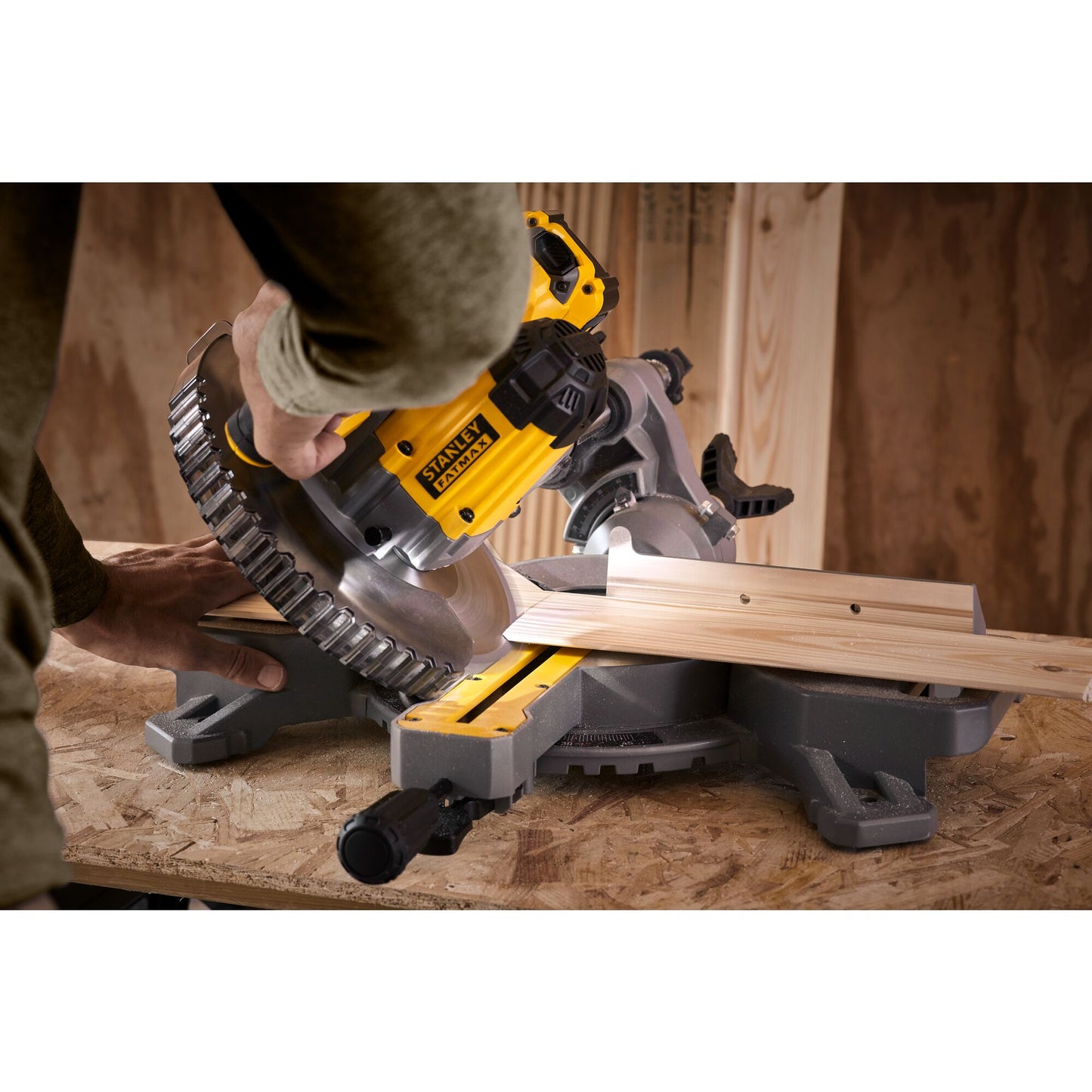 STANLEY FATMAX SFMCS701M1-QW Troncatrice V20, 1 batteria 18V 4,0Ah