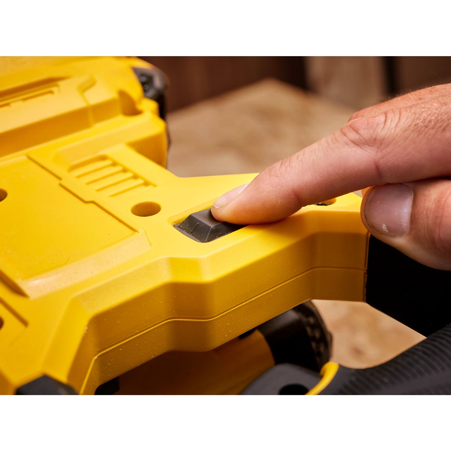STANLEY FATMAX SFMCS701M1-QW Troncatrice V20, 1 batteria 18V 4,0Ah