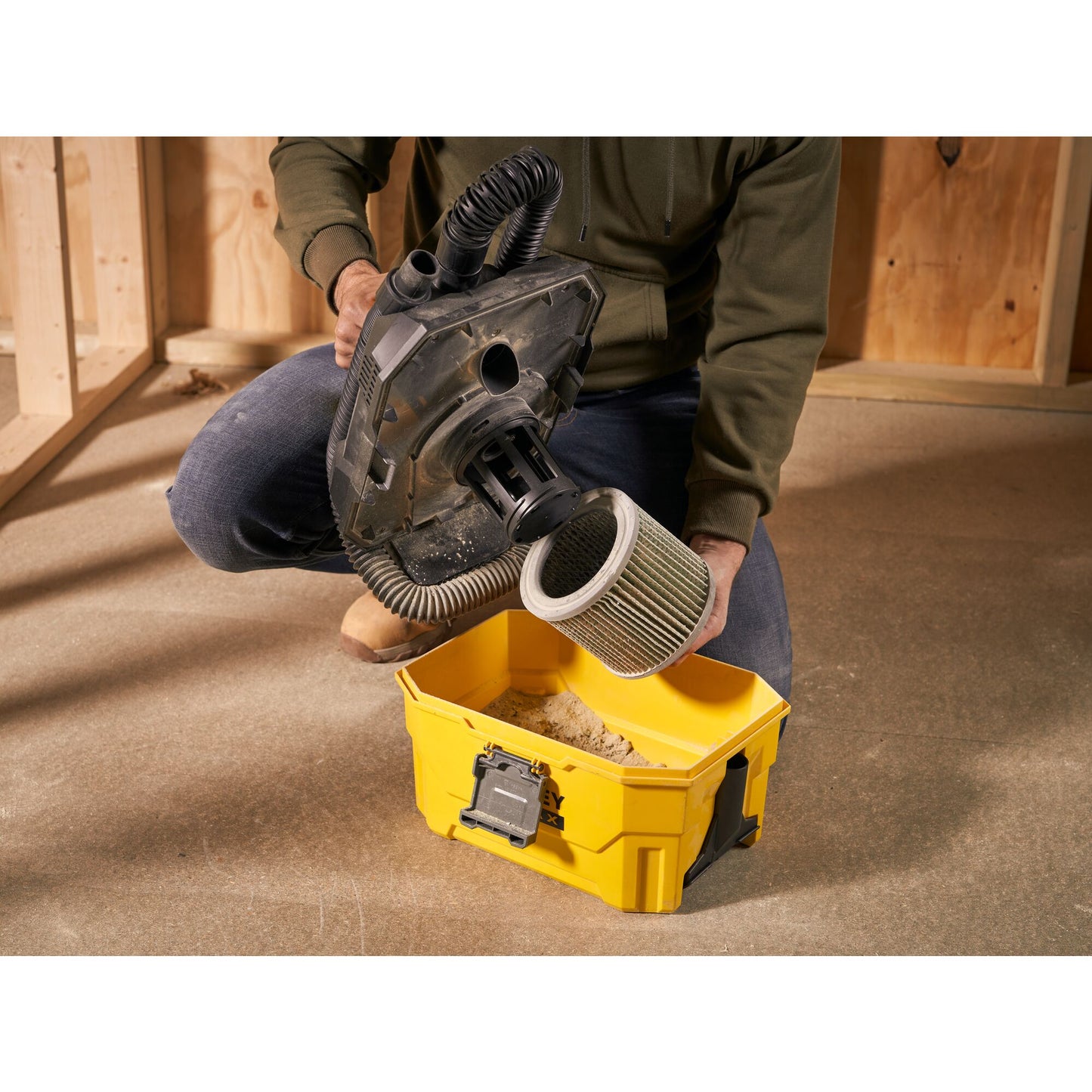 STANLEY FATMAX SFMCV002B-XJ Aspiratore per solidi e liquidi V20, senza batterie e caricabatteria