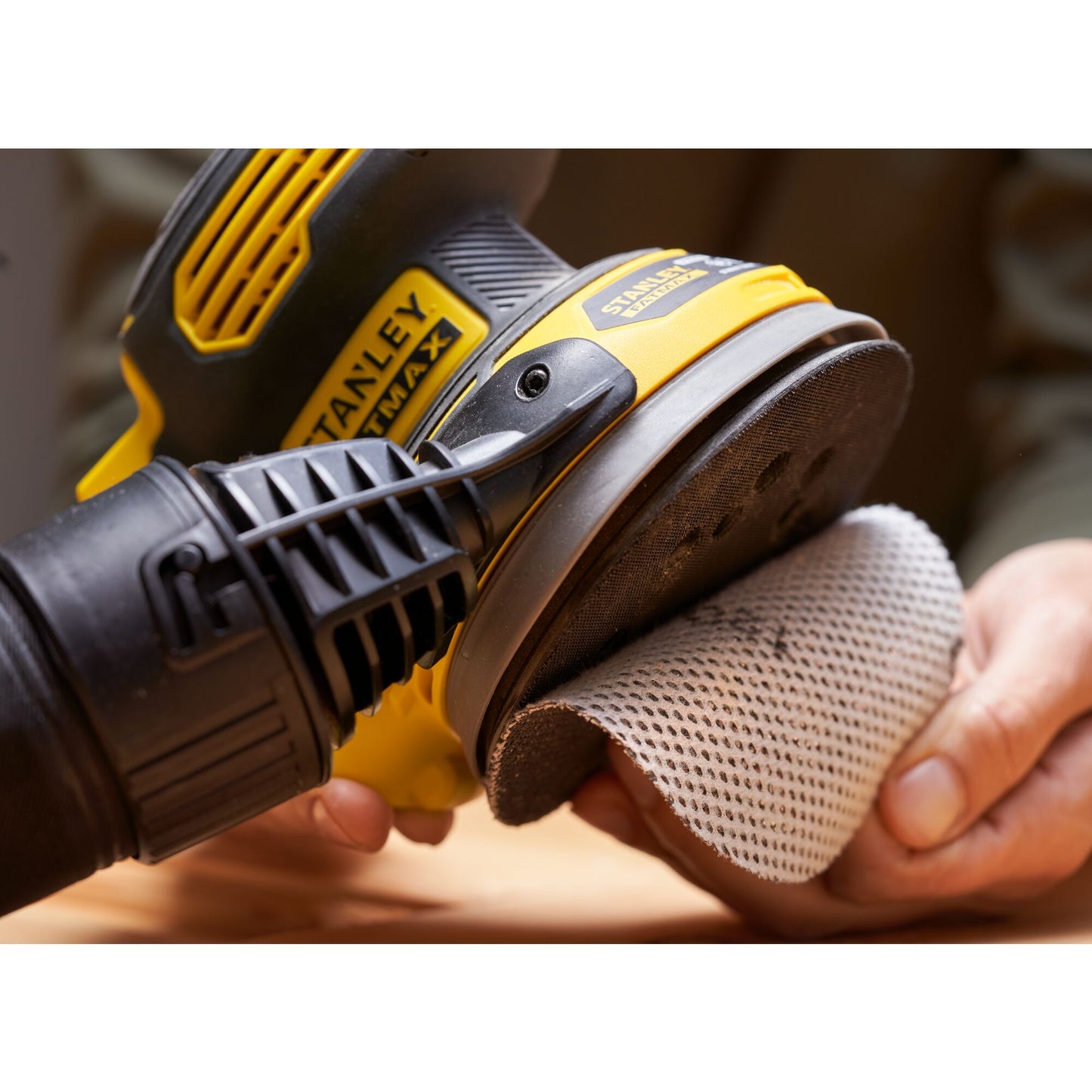 STANLEY FATMAX SFMCW220D1S-QW V20 Cordless Random Orbit Sander with 1 x 2.0Ah Lithium Ion Battery and Soft Bag