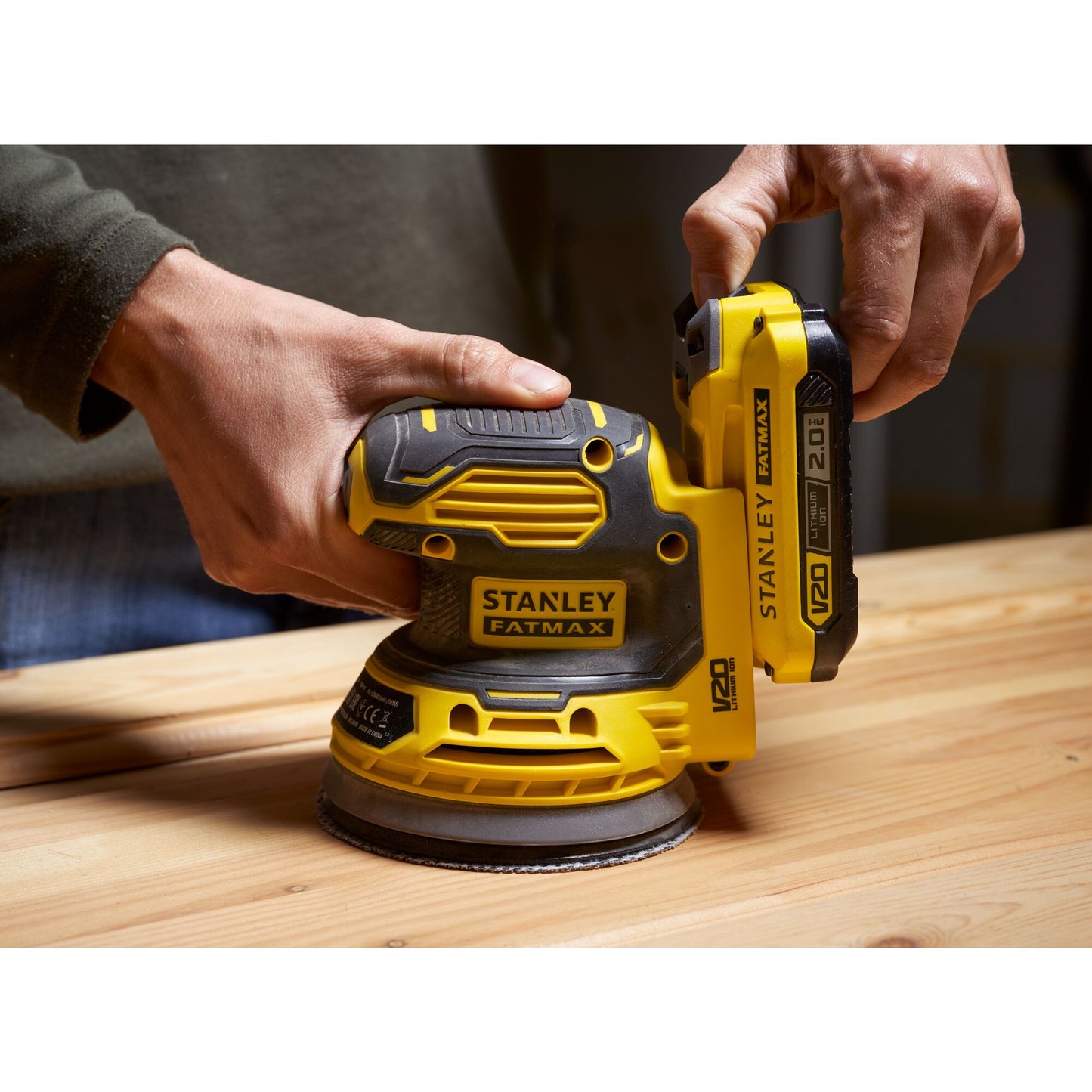 STANLEY FATMAX SFMCW220D1S-QW V20 Cordless Random Orbit Sander with 1 x 2.0Ah Lithium Ion Battery and Soft Bag