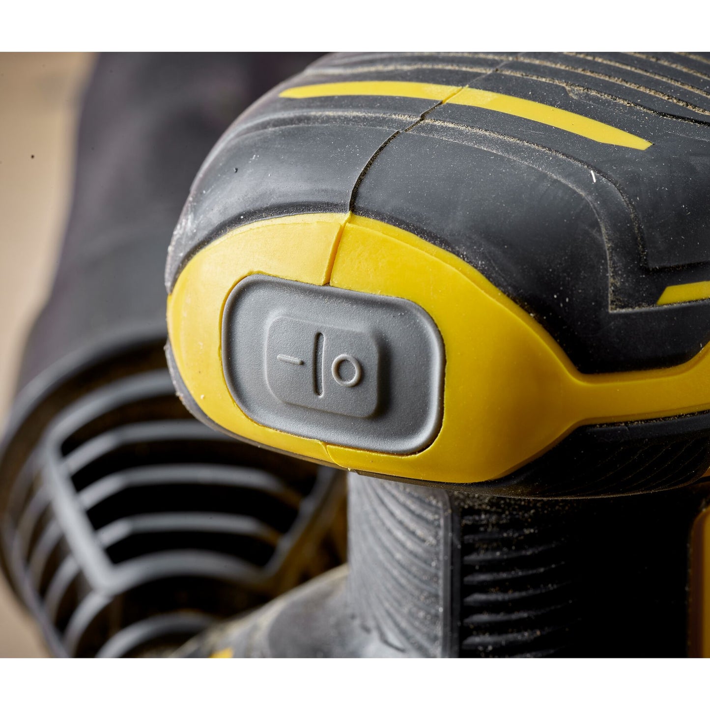 STANLEY FATMAX SFMCW220D1S-QW V20 Cordless Random Orbit Sander with 1 x 2.0Ah Lithium Ion Battery and Soft Bag