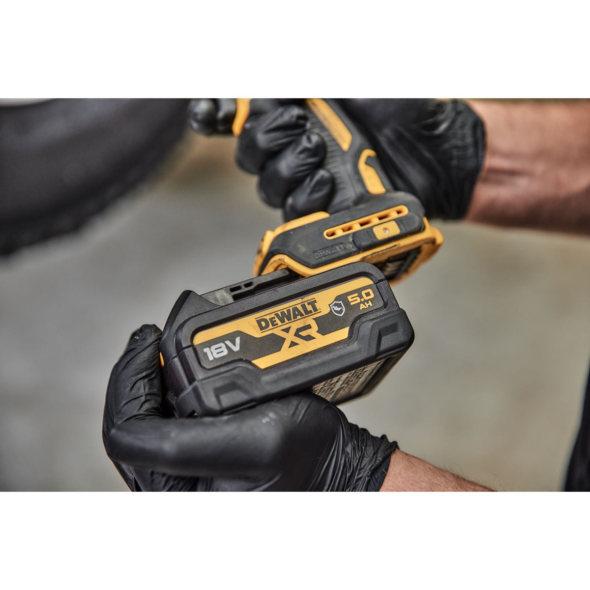 DEWALT DCB184G-XJ Batteria XR 18V 5Ah G-Series - vista 4