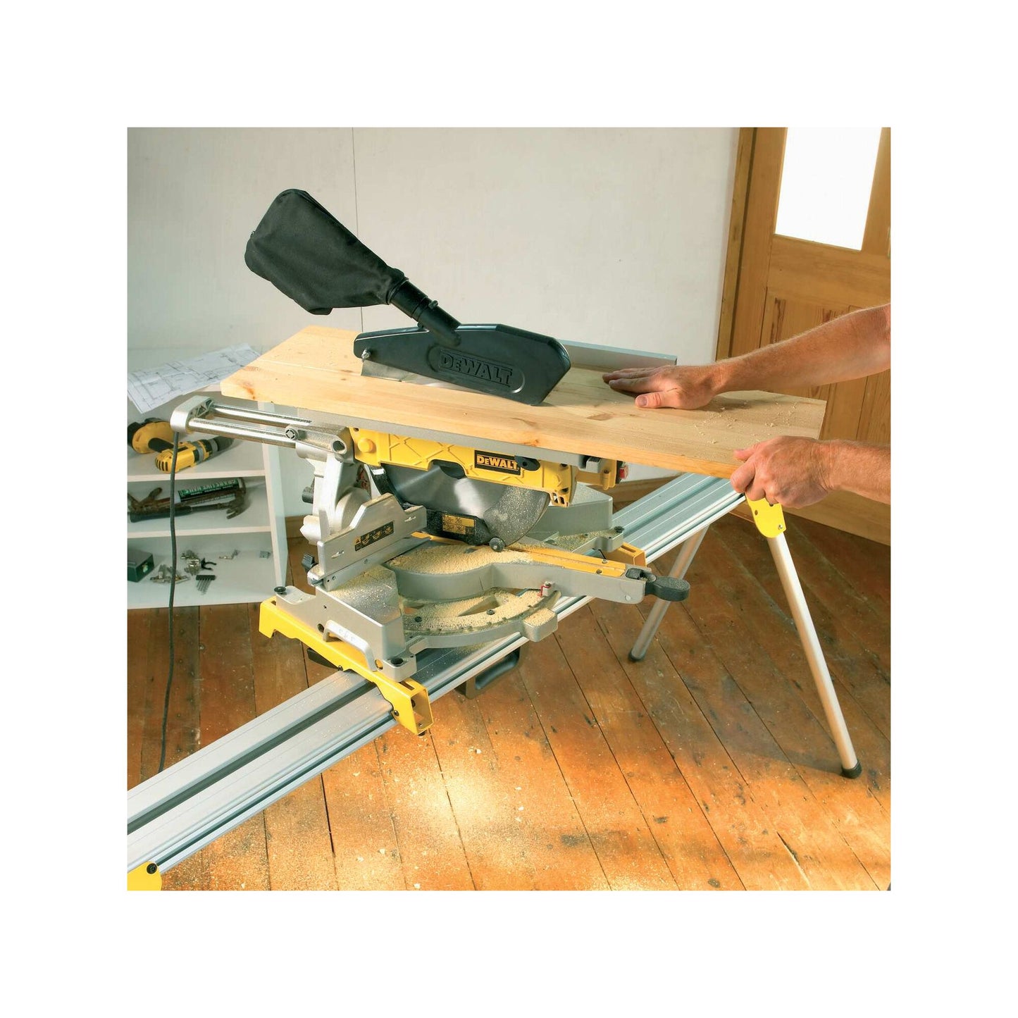 DEWALT D27112-QS Troncatrice pianetto 305mm 1600w