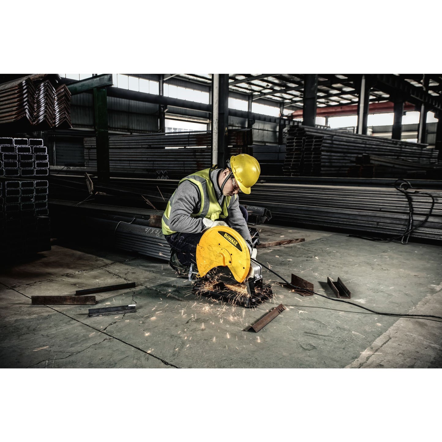 DEWALT D28730-QS Troncatrice per metallo 2200W