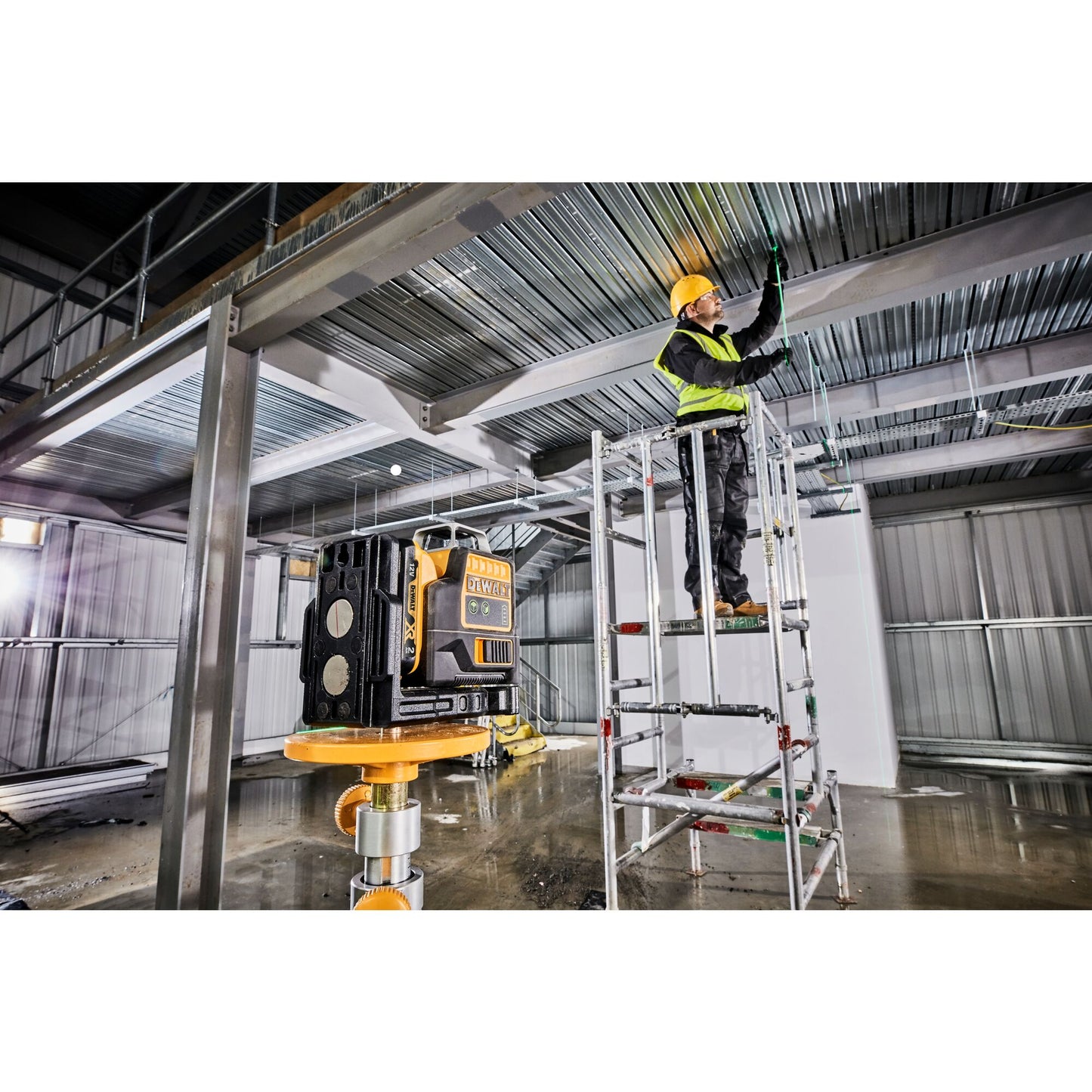 DEWALT DCE0811D1G-QW 12V XR 2X360° Green Laser with 1 x 2.0Ah Lithium Ion battery