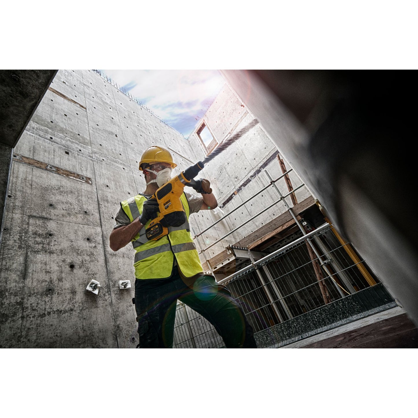 DEWALT DCH481X2-QW 18/54V XR 40mm SDS-Max Hammer Drill with 2 x 9Ah Flexvolt Batteries