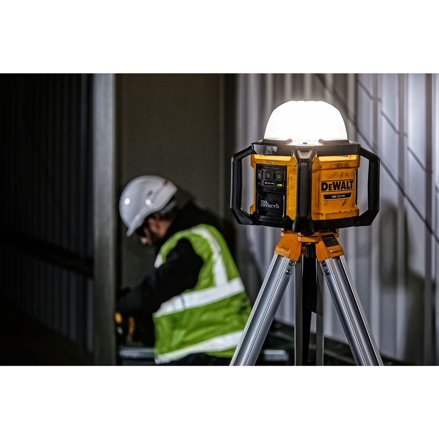 DEWALT DCL074-XJ Éclairage de chantier LED 18V avec faisceau à 360°, sans batterie ni chargeur