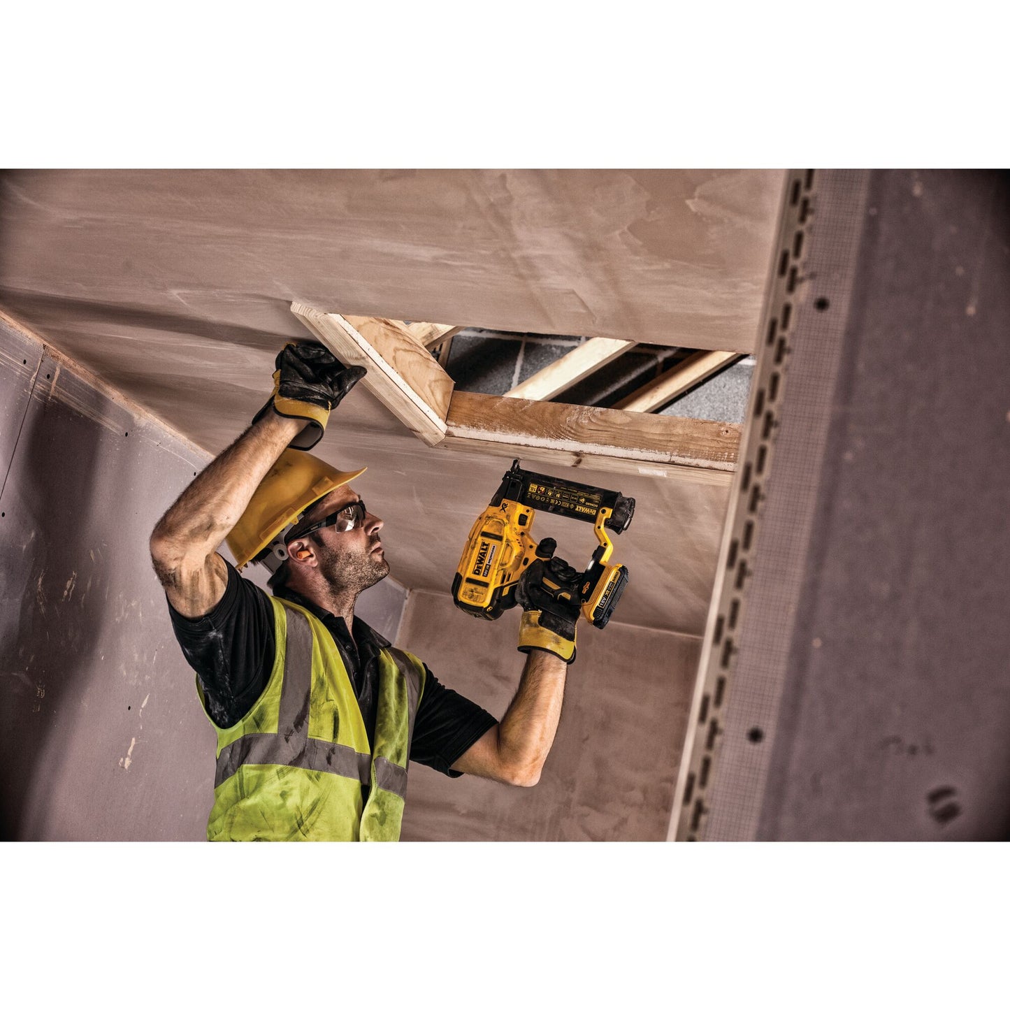 DEWALT DCN680NT-XJ 18V Akku-Nagler für Zweitkorrektur, ohne Akku und Ladegerät