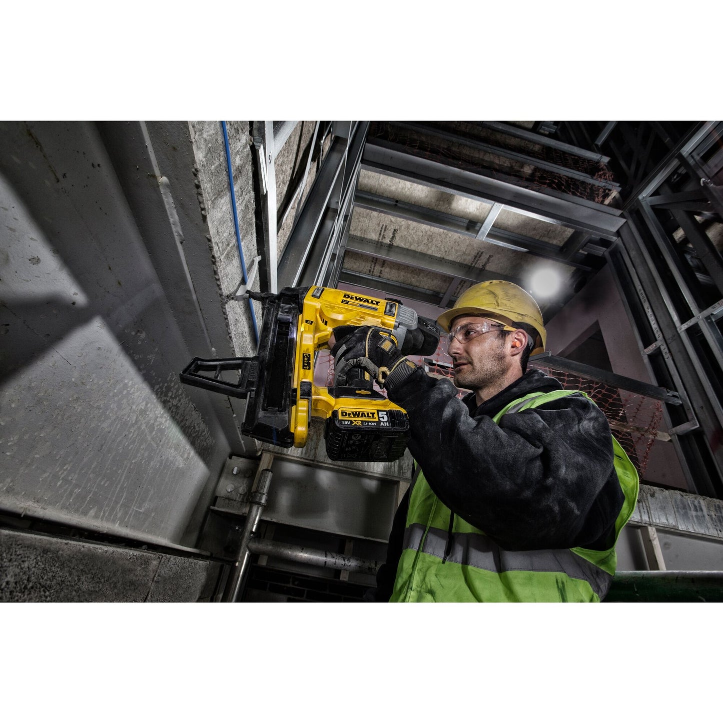 DEWALT DCN890P2-QW Chiodatrice per cemento con 2 batterie 18V 5Ah