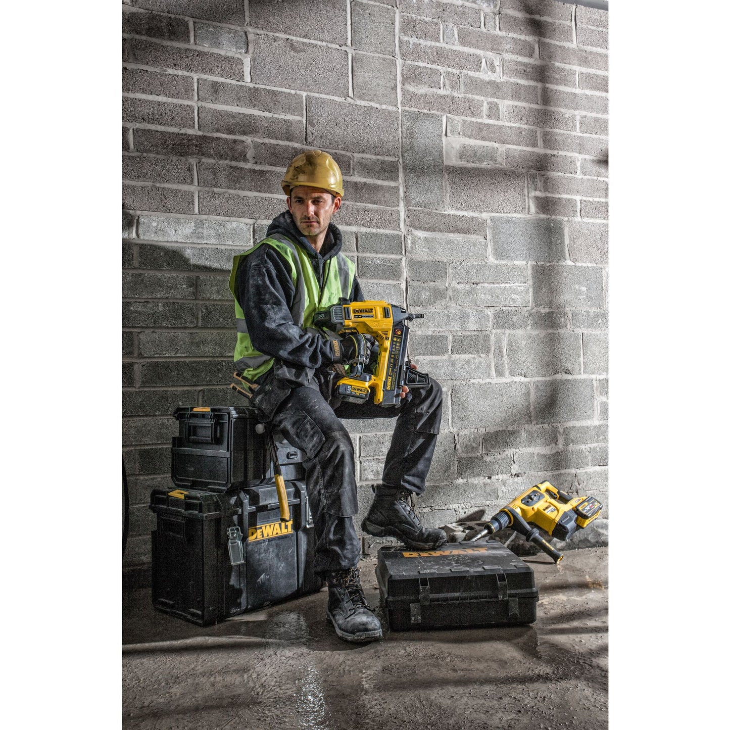 DEWALT DCN890P2-QW Chiodatrice per cemento con 2 batterie 18V 5Ah