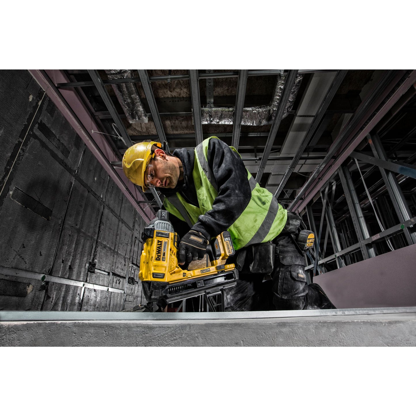 DEWALT DCN890P2-QW Chiodatrice per cemento con 2 batterie 18V 5Ah