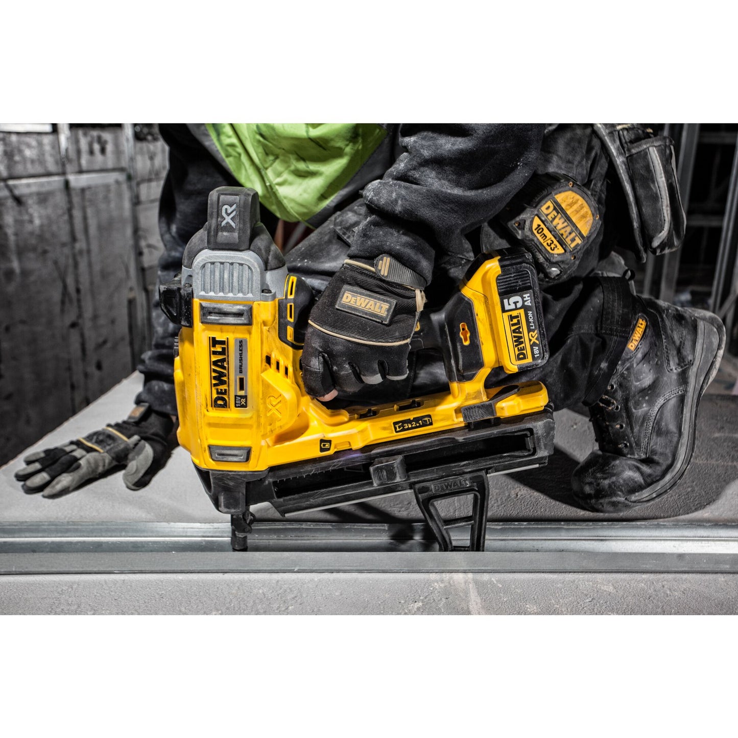 DEWALT DCN890P2-QW Chiodatrice per cemento con 2 batterie 18V 5Ah