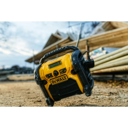 DEWALT DCR020-QW Akku- und Netz-Kompakt-Radio mit DAB+ für 10,8/18 Volt XR Li-Ion Akkus, ohne Akku und Ladegerät