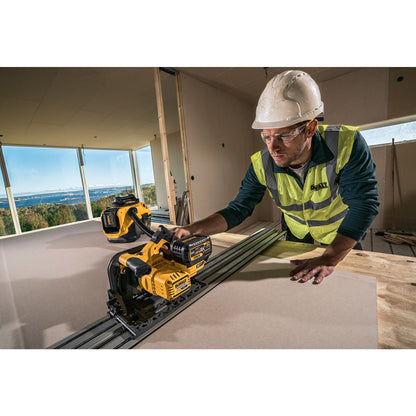 DEWALT DCS520T2R-QW Scie plongeante avec 2 batteries XR 54V 6.0Ah + rail de guidage 1.5m