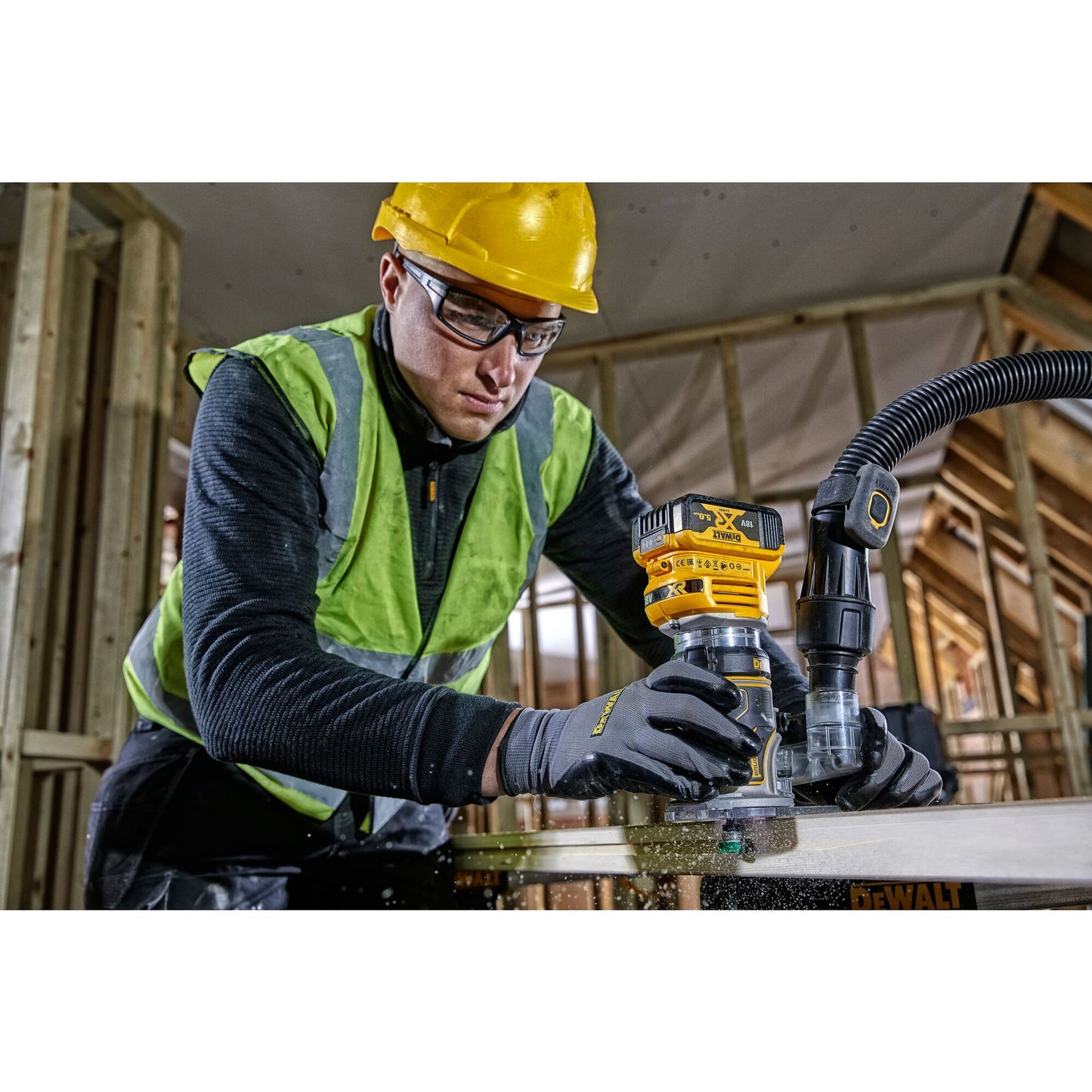 DEWALT DCW604P2-QW 18V XR Brushless 8mm (1/4") Router with 2 x 5Ah Lithium Ion Batteries