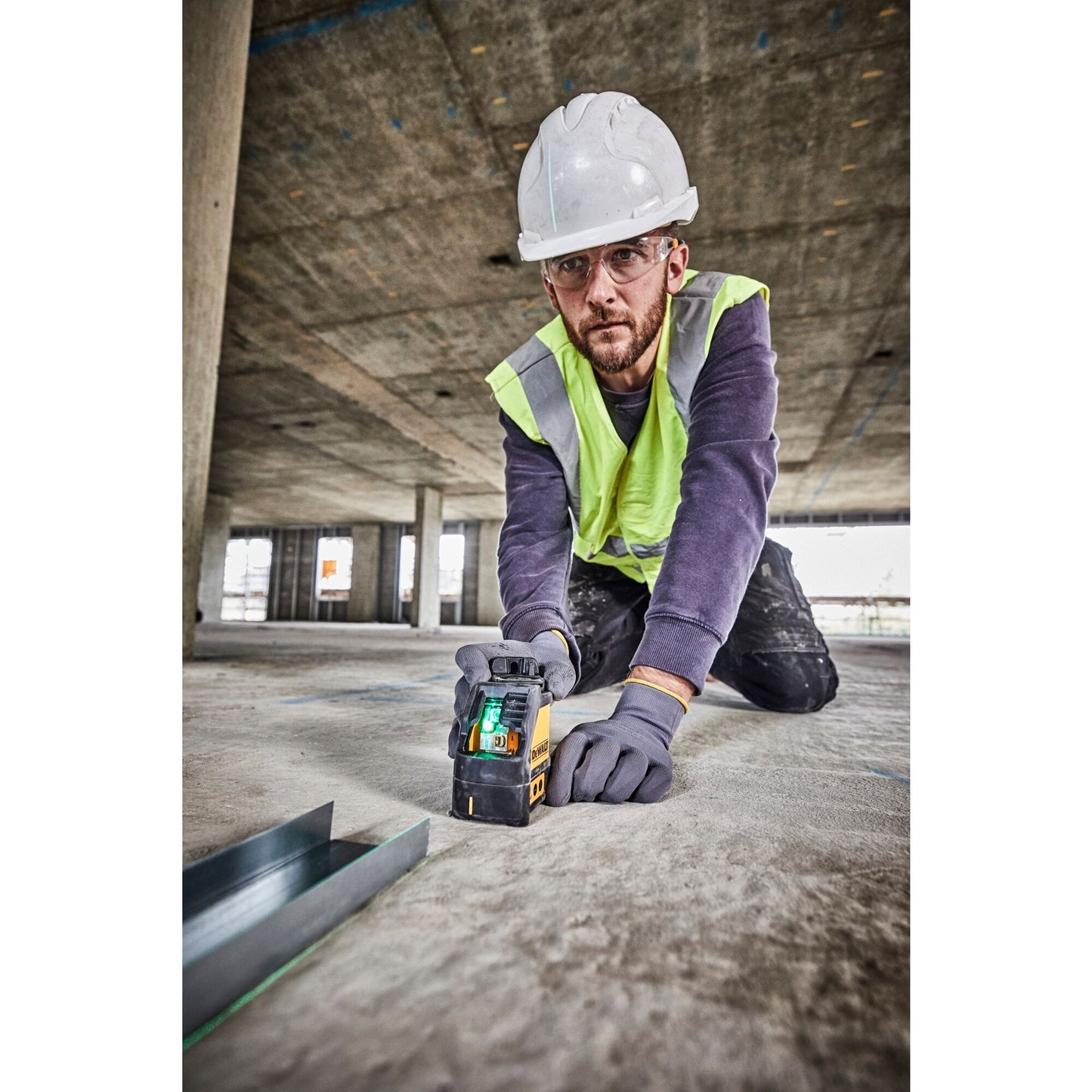 DEWALT DW088CG-XJ Niveau laser croix - faisceaux verts, classe 2