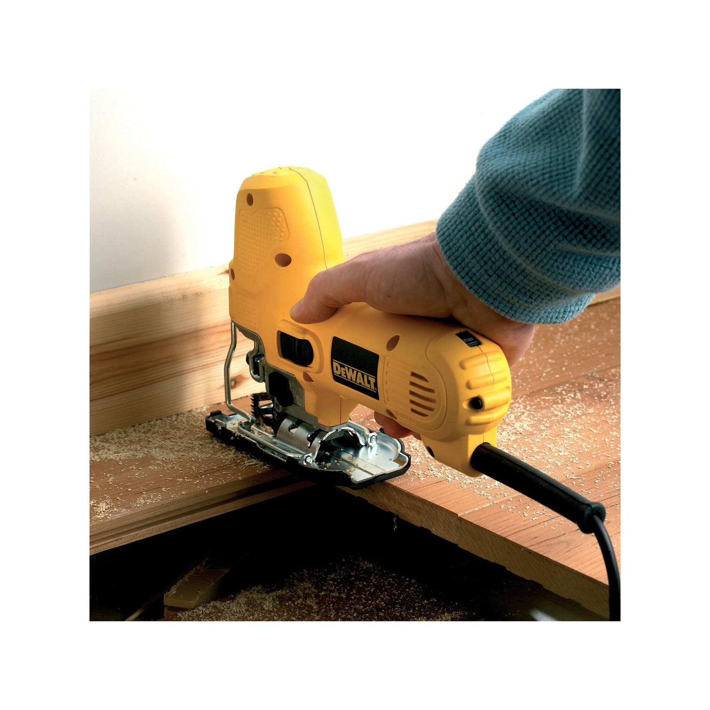 DEWALT DW343K-QS Sierra de calar 550W - Mango en el cuerpo