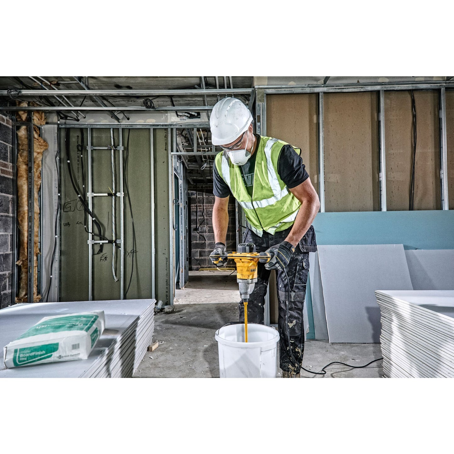 DEWALT DWD241-QS 1800W Rührwerk (bis max. 160 mm Rührwerkdurchmesser)