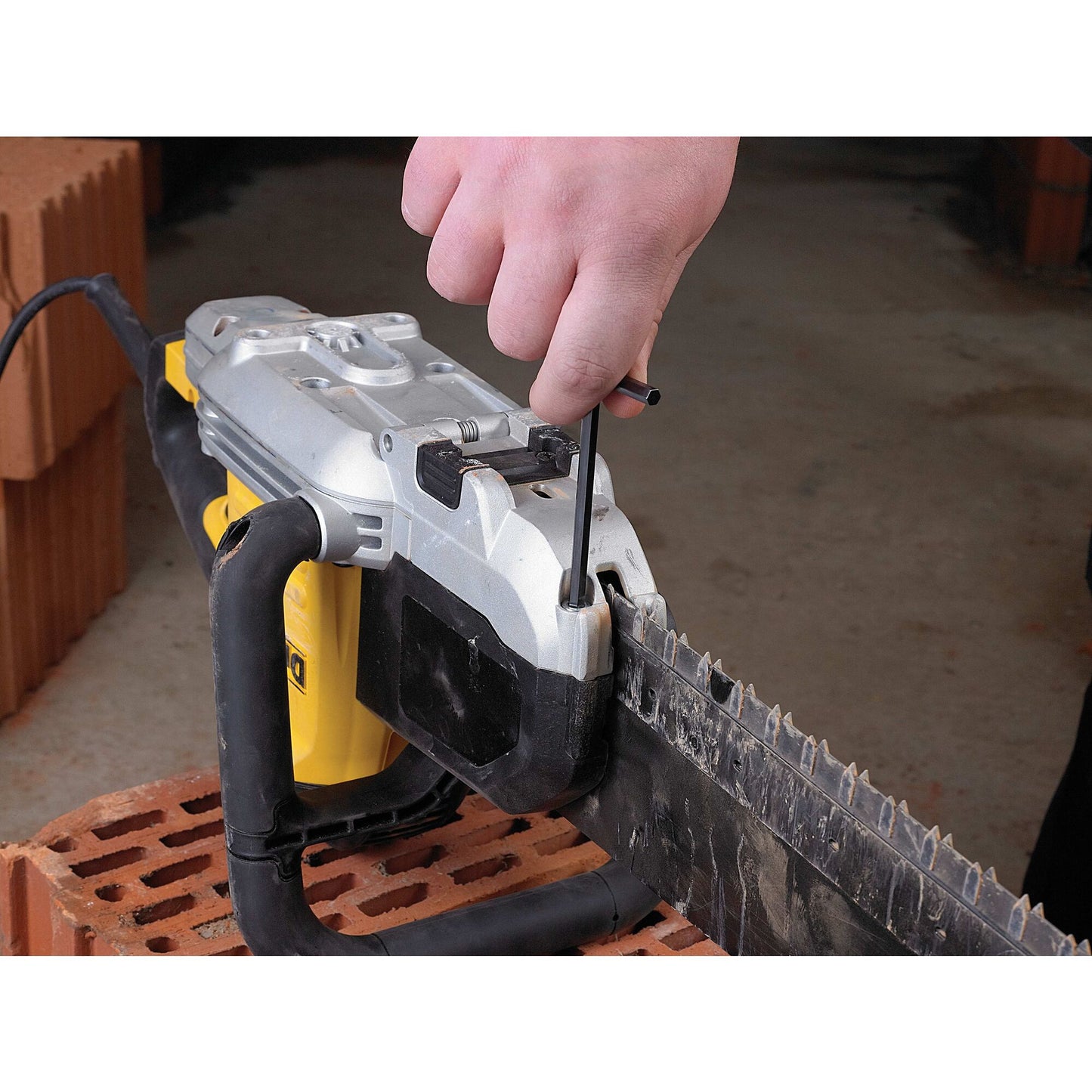 DEWALT DWE398-QS Sega Alligator 1700W lama Poroton classe 20