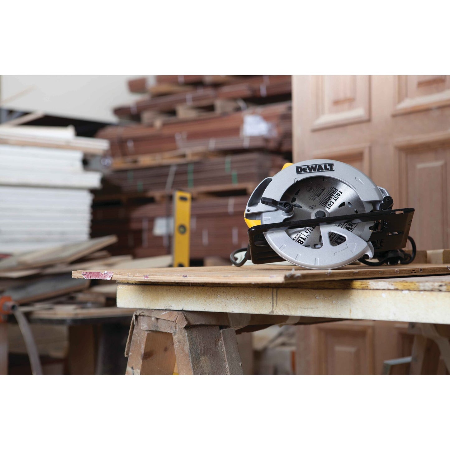 DEWALT DWE560-QS Sega circolare diametro 184mm prof. 65mm 1350W