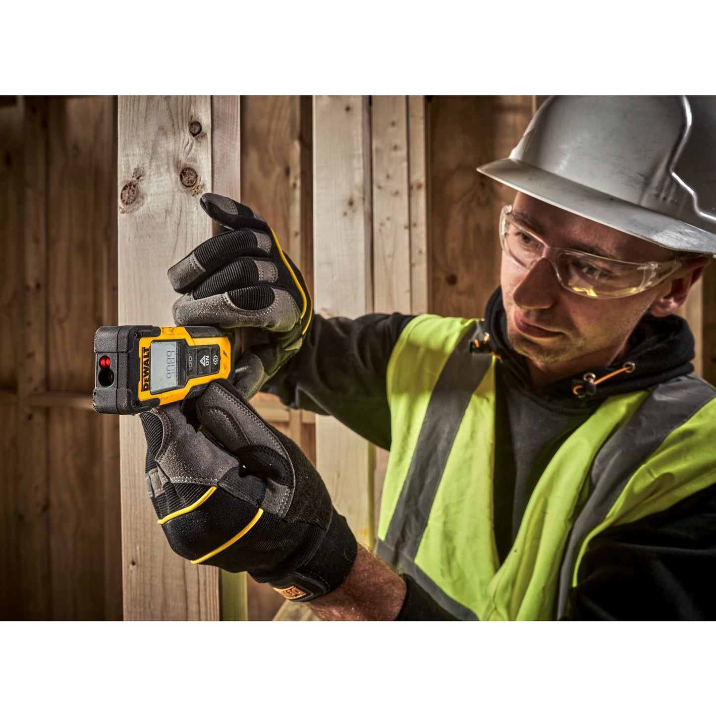 DEWALT DWHT77100-XJ Medidor láser con alcance de 30m