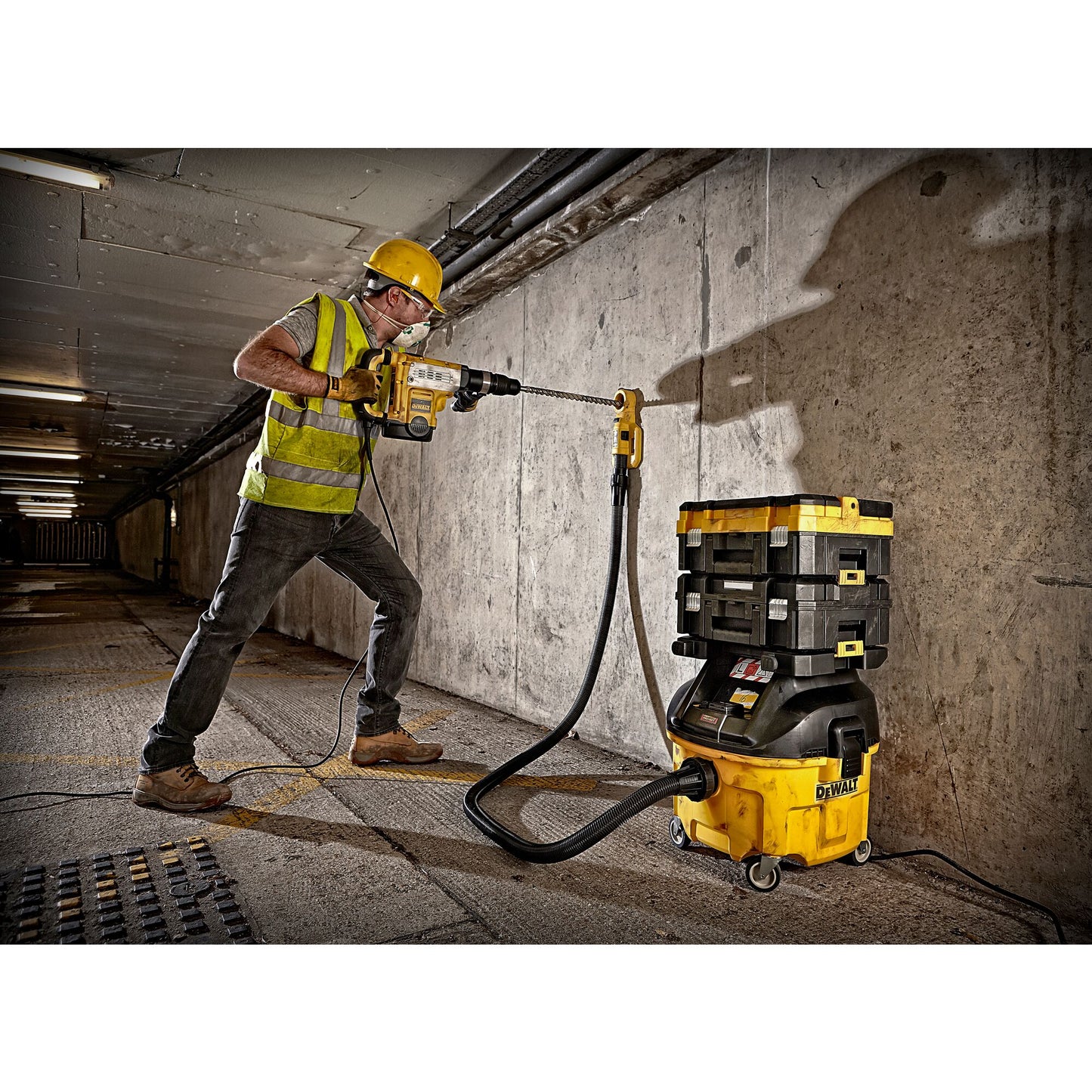 DEWALT DWV901LT-QS 1.400 Watt L-Klasse Industrie Nass- und Trockensauger 30 Liter