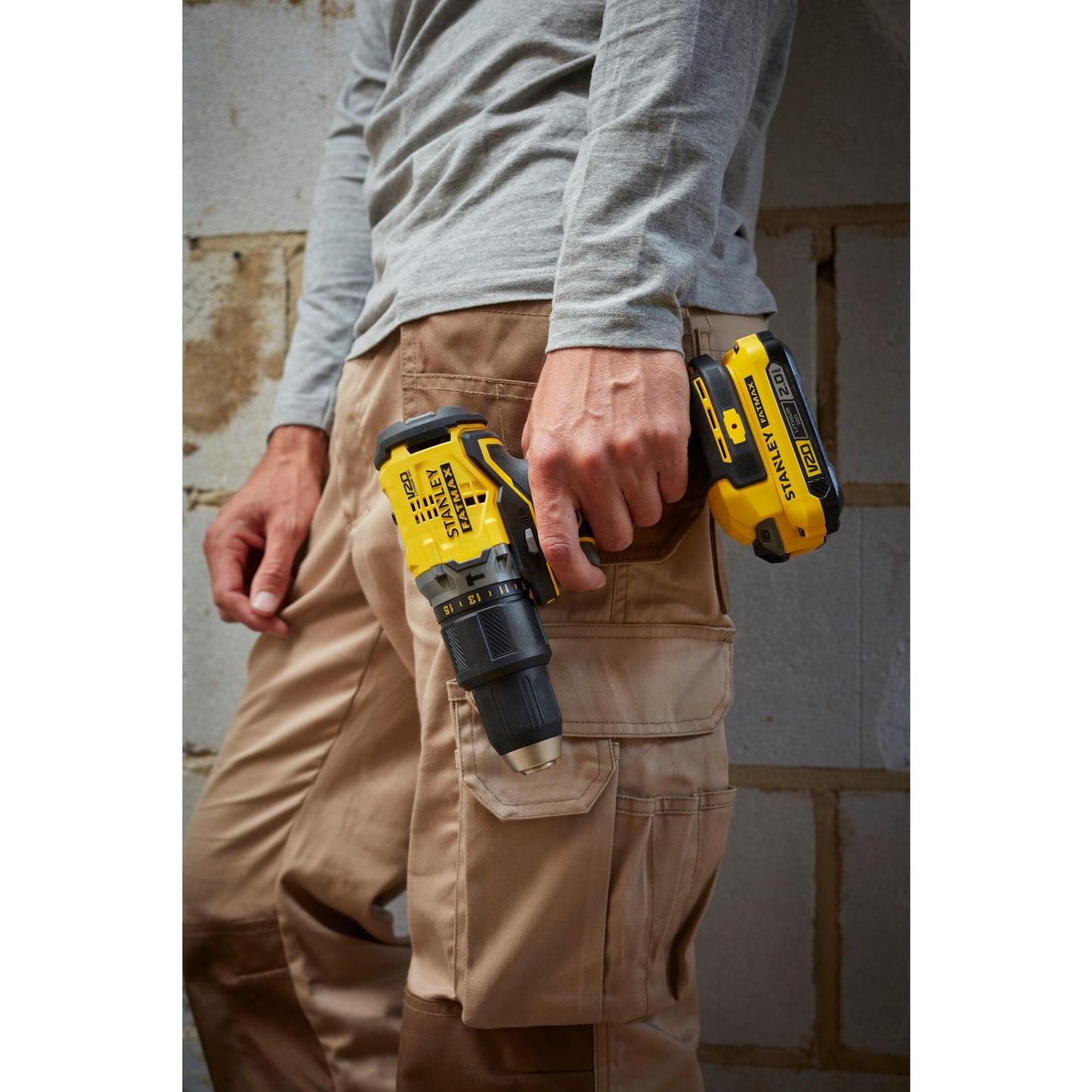 STANLEY FATMAX SFMCD715D2K-QW Taladro Percutor V20 Brushless li-ion 18V con 2 baterias 2.0Ah, cargador 1,25A y maletín