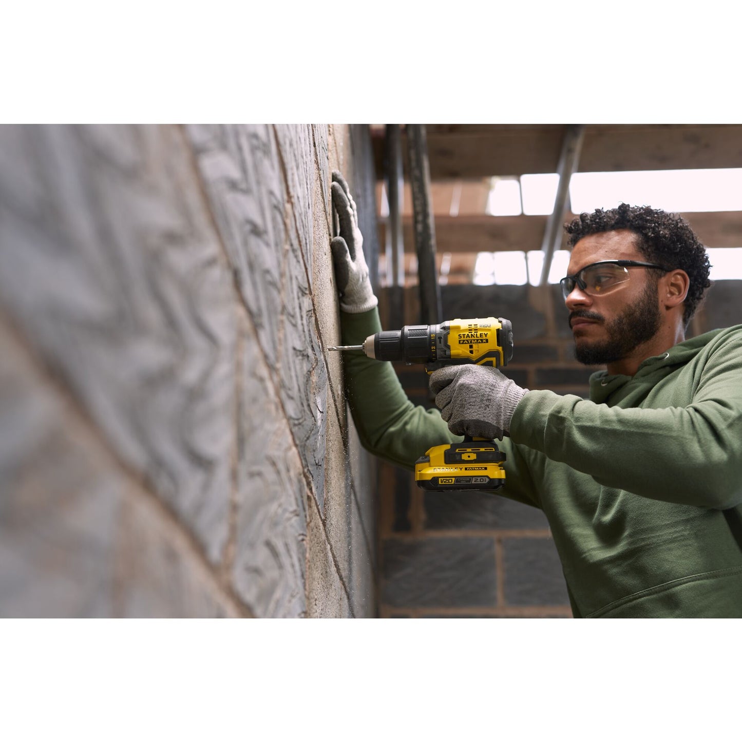 STANLEY FATMAX SFMCD715D2K-QW Taladro Percutor V20 Brushless li-ion 18V con 2 baterias 2.0Ah, cargador 1,25A y maletín