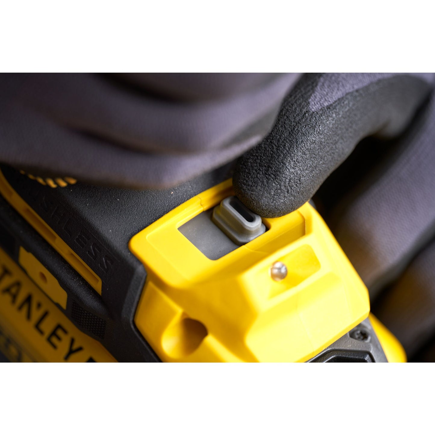 STANLEY FATMAX SFMCF940M1-QW V20 Cordless Brushless Impact Driver with 1 x 4.0Ah Lithium Ion Battery and Soft Bag