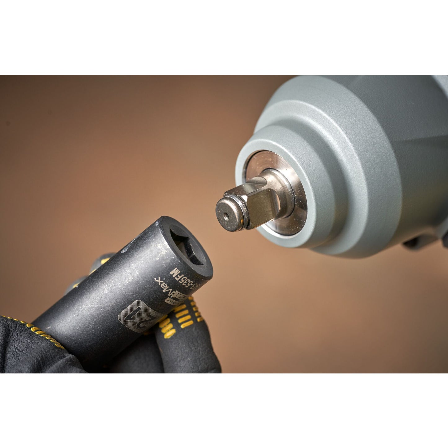 STANLEY FATMAX SFMCF940M1-QW V20 Cordless Brushless Impact Driver with 1 x 4.0Ah Lithium Ion Battery and Soft Bag