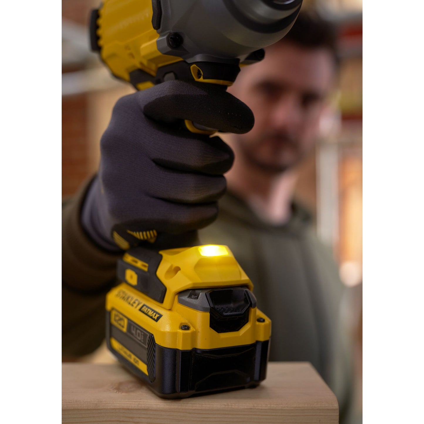 STANLEY FATMAX SFMCF940M1-QW V20 Cordless Brushless Impact Driver with 1 x 4.0Ah Lithium Ion Battery and Soft Bag