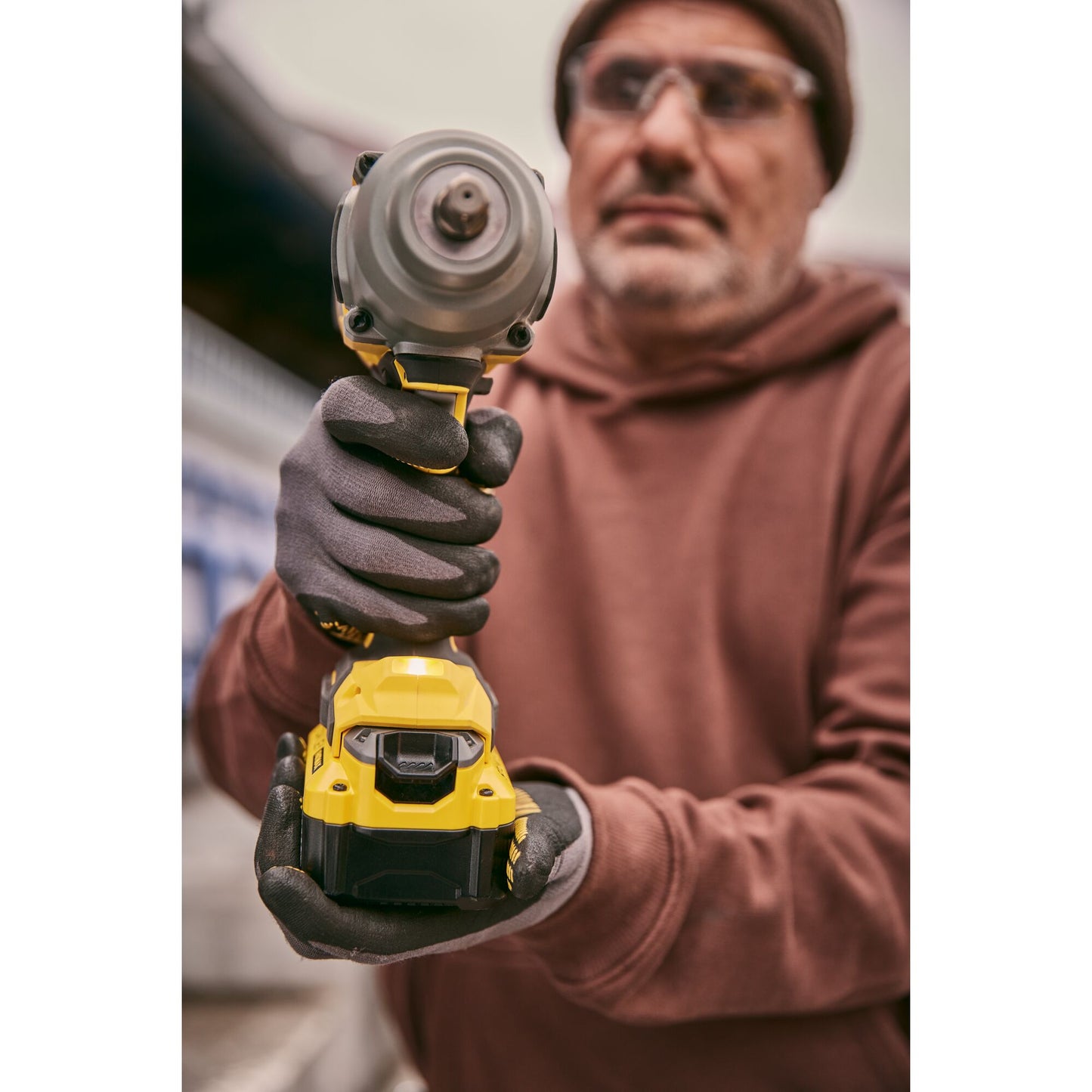 STANLEY FATMAX SFMCF940M1-QW V20 Cordless Brushless Impact Driver with 1 x 4.0Ah Lithium Ion Battery and Soft Bag