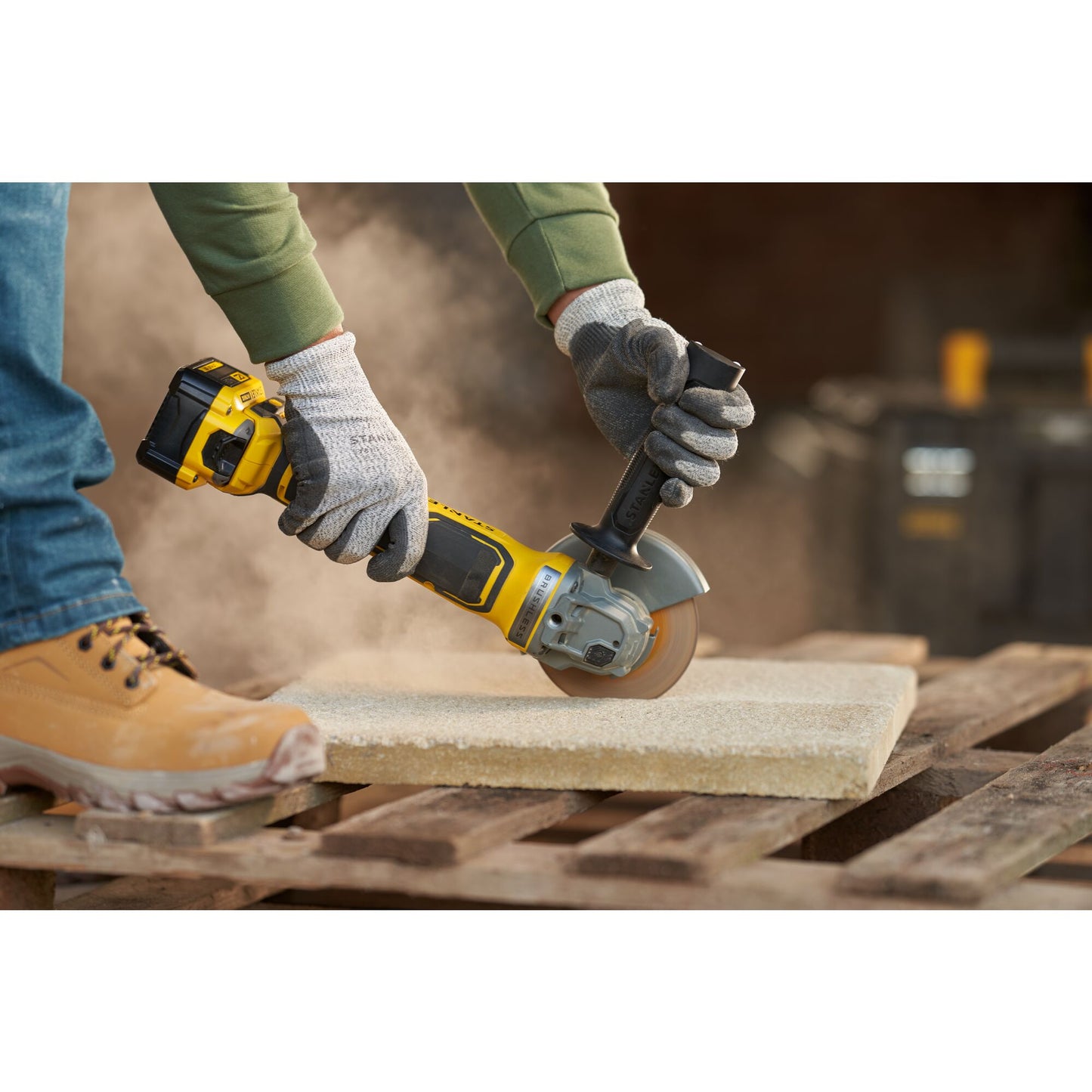 STANLEY FATMAX SFMCG700M2K-QW V20 Cordless Brushless 125mm Angle Grinder with 2 x 4.0Ah Lithium Ion Batteries and Kit Box