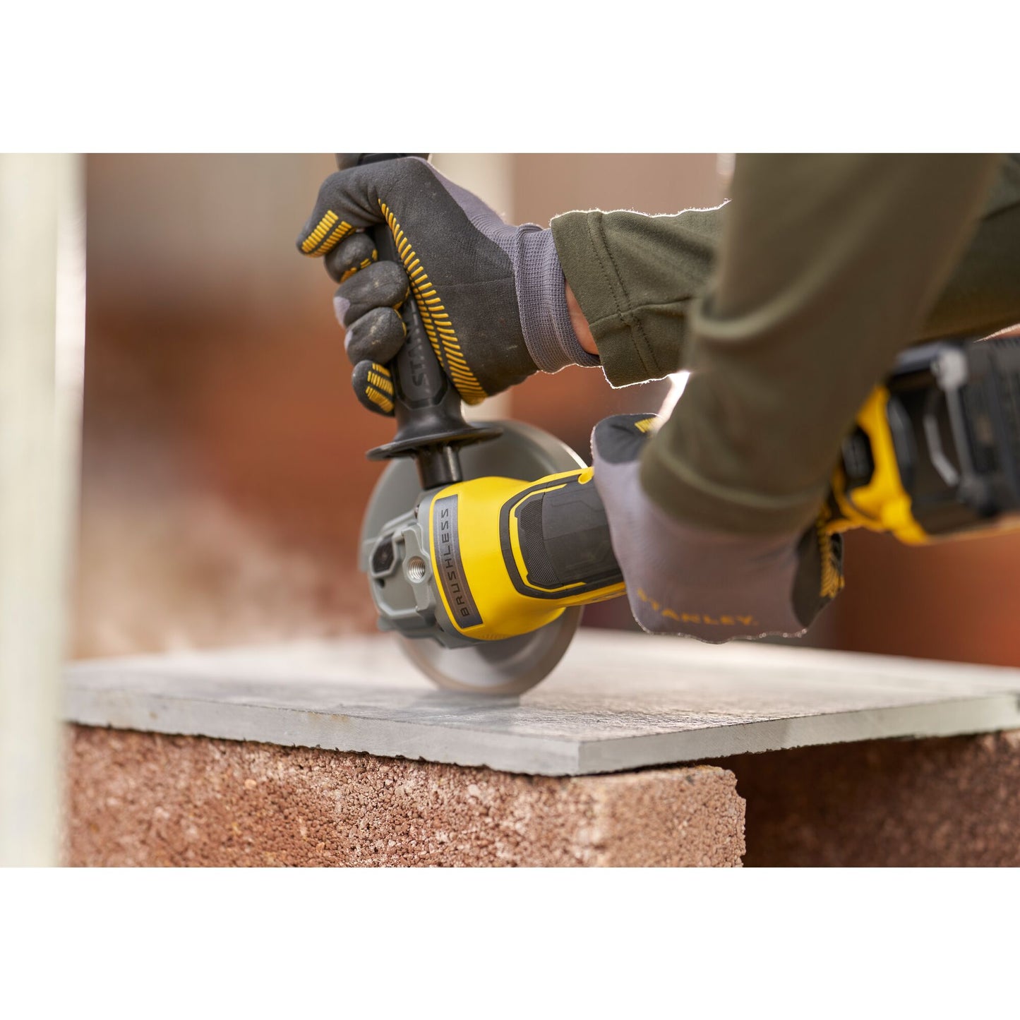STANLEY FATMAX SFMCG700M2K-QW V20 Cordless Brushless 125mm Angle Grinder with 2 x 4.0Ah Lithium Ion Batteries and Kit Box