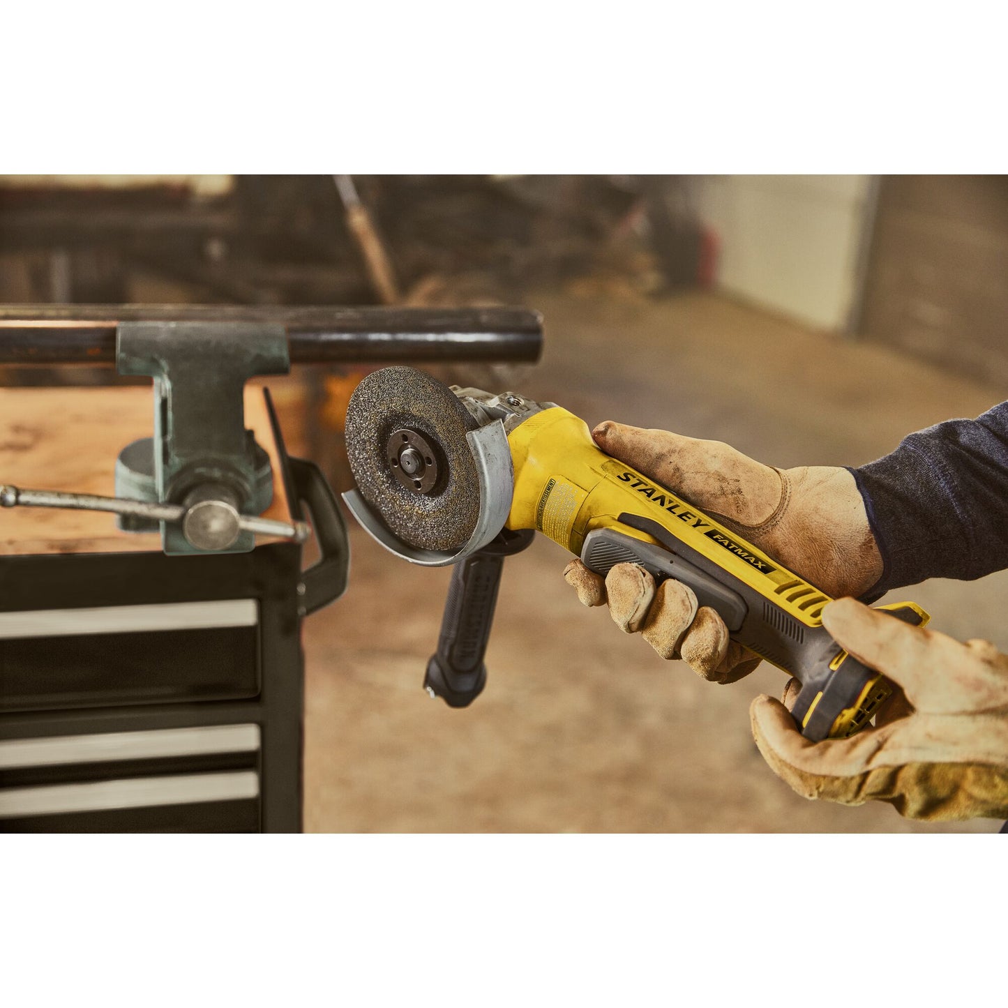 STANLEY FATMAX SFMCG700M2K-QW V20 Cordless Brushless 125mm Angle Grinder with 2 x 4.0Ah Lithium Ion Batteries and Kit Box