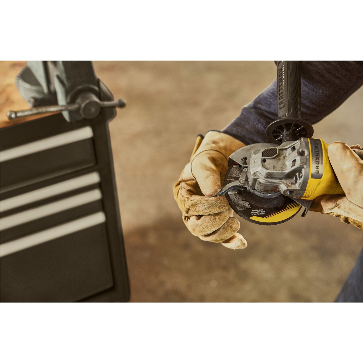 STANLEY FATMAX SFMCG700M2K-QW V20 Cordless Brushless 125mm Angle Grinder with 2 x 4.0Ah Lithium Ion Batteries and Kit Box