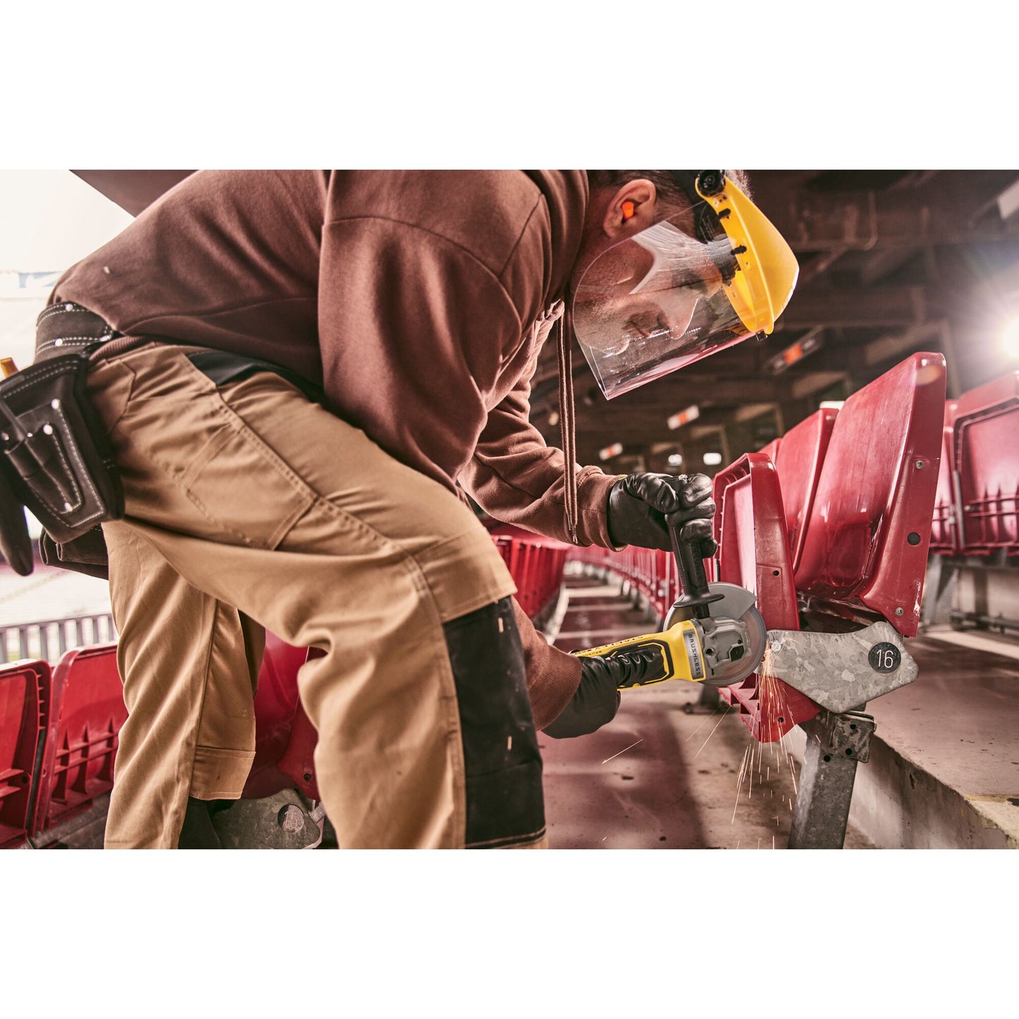 STANLEY FATMAX SFMCG700M2K-QW V20 Cordless Brushless 125mm Angle Grinder with 2 x 4.0Ah Lithium Ion Batteries and Kit Box