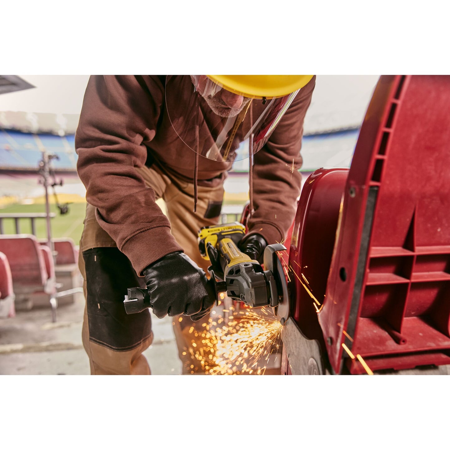 STANLEY FATMAX SFMCG700M2K-QW V20 Cordless Brushless 125mm Angle Grinder with 2 x 4.0Ah Lithium Ion Batteries and Kit Box